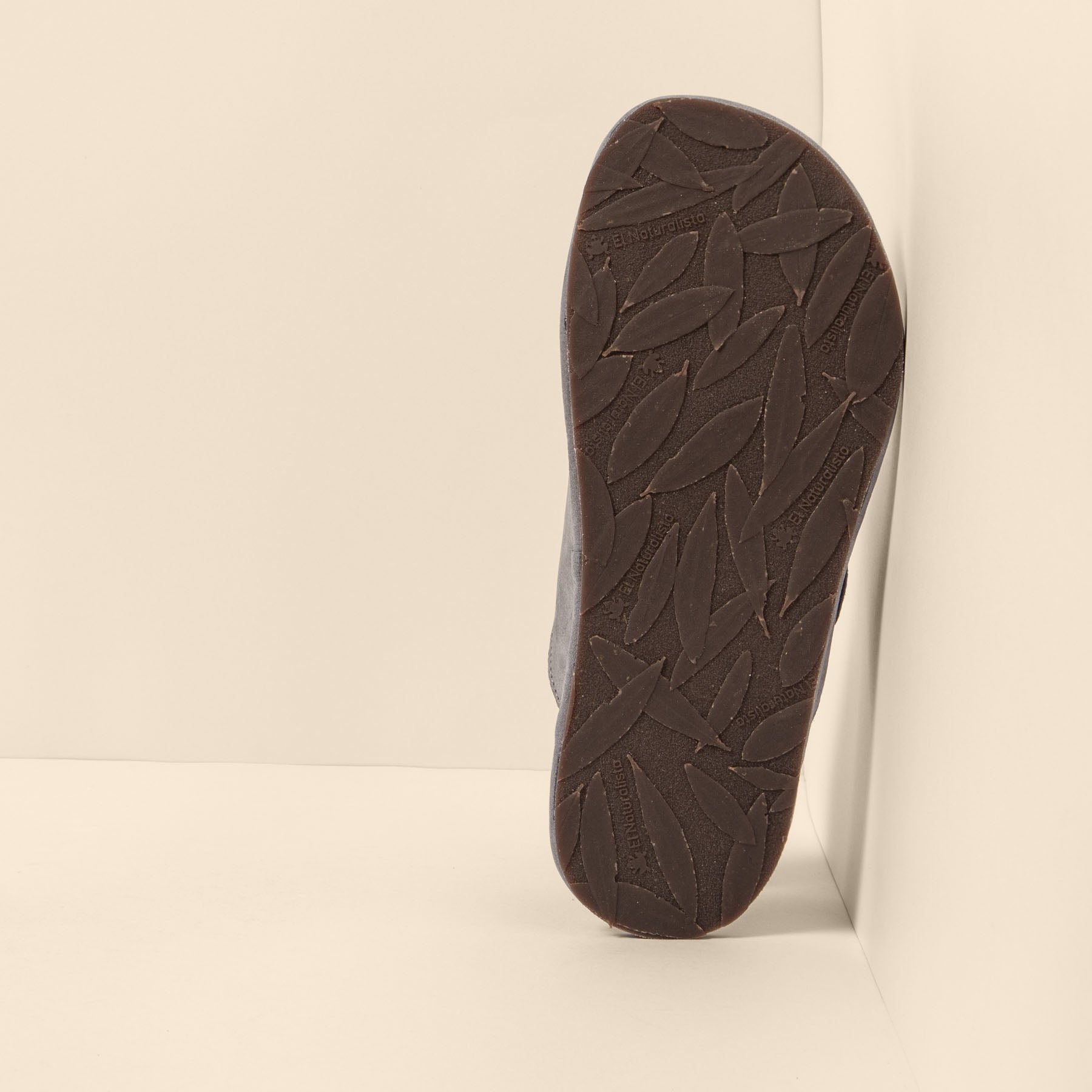 gid://shopify/Product/15700441989452_3