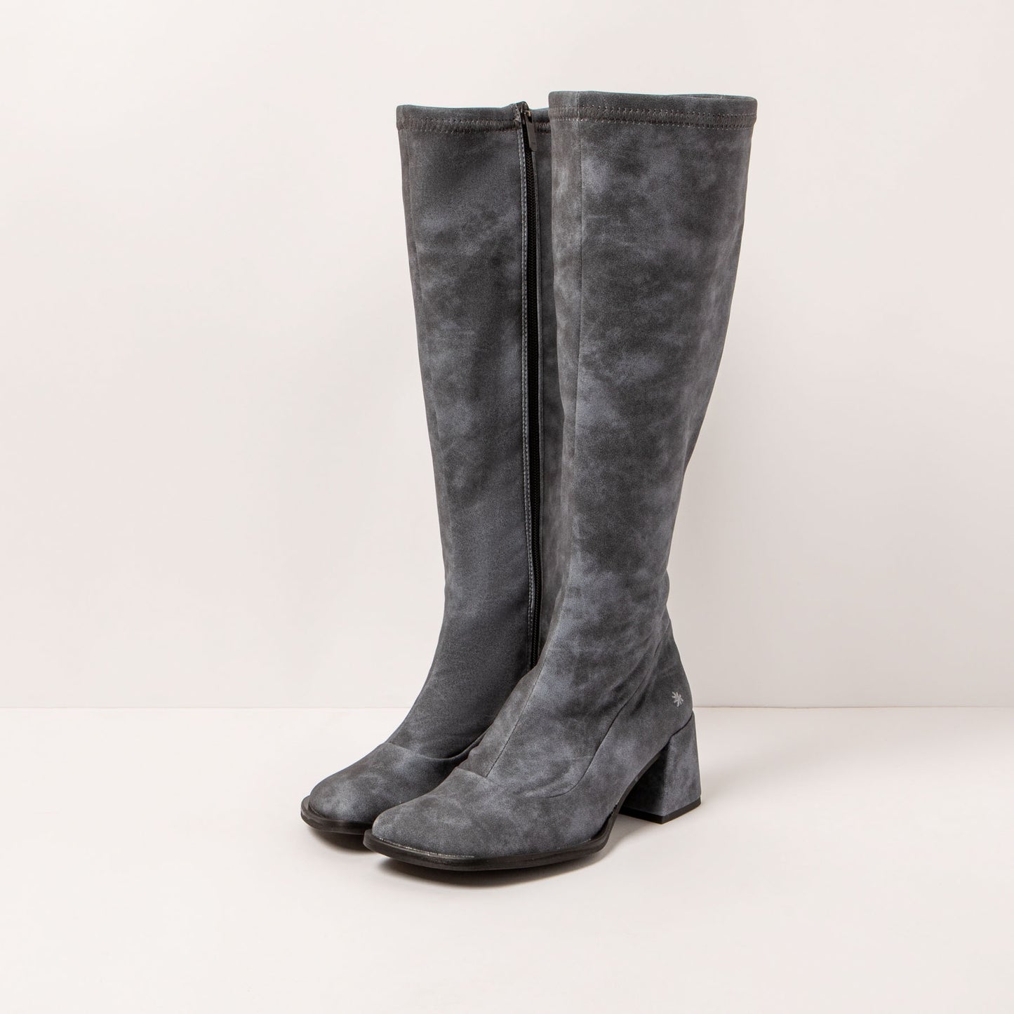 gid://shopify/Product/15694204305740_2