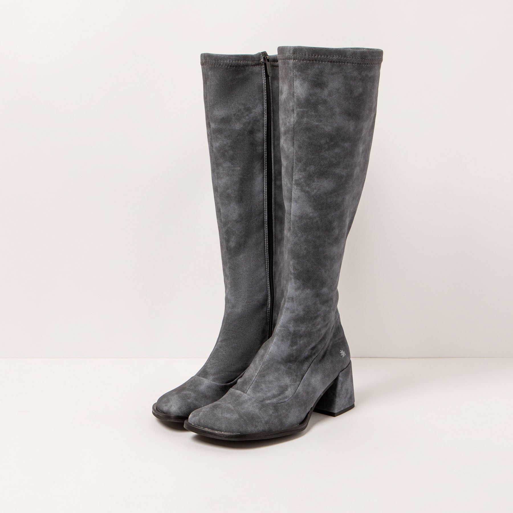 gid://shopify/Product/15694204305740_2