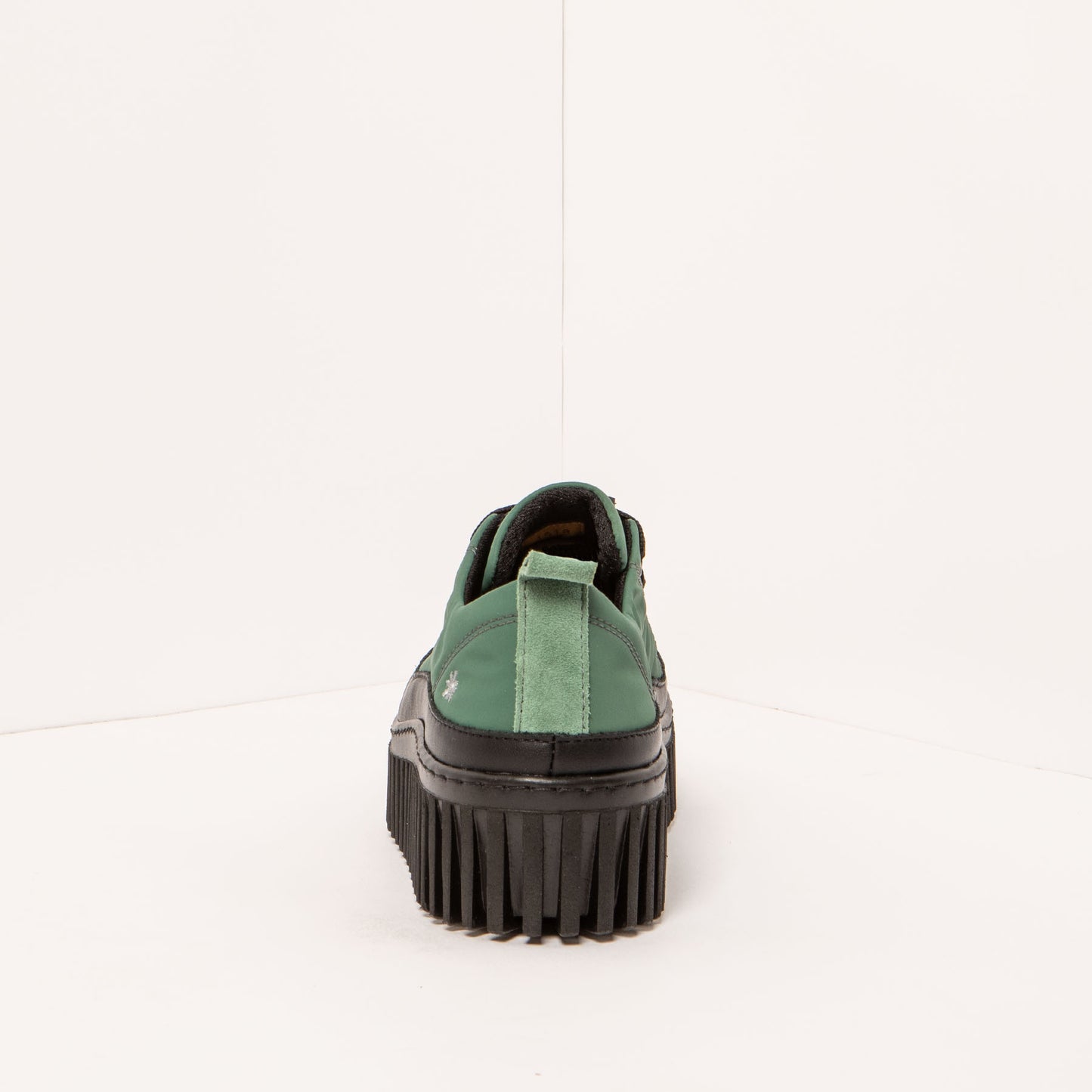 gid://shopify/Product/15694039712076_5