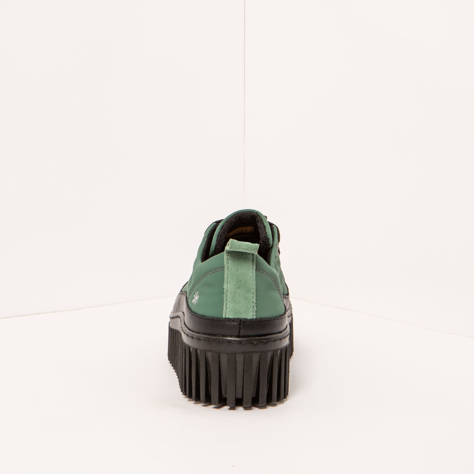 gid://shopify/Product/15694039712076_5