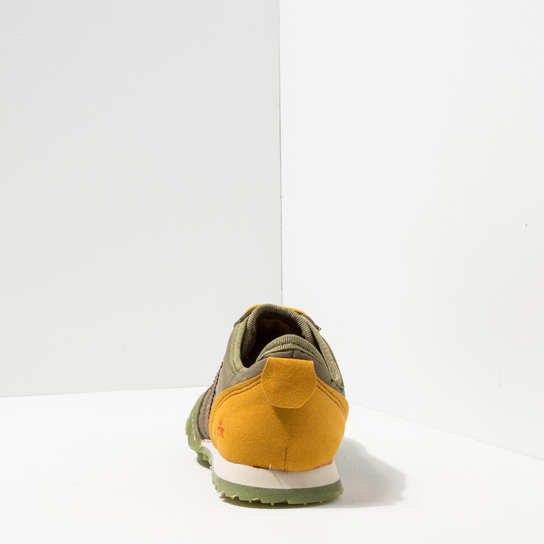 gid://shopify/Product/15785676472652_8