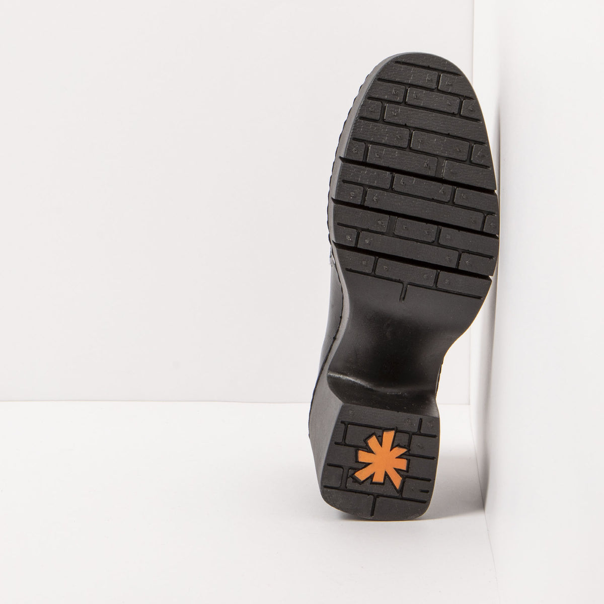 gid://shopify/Product/16171415306572_6