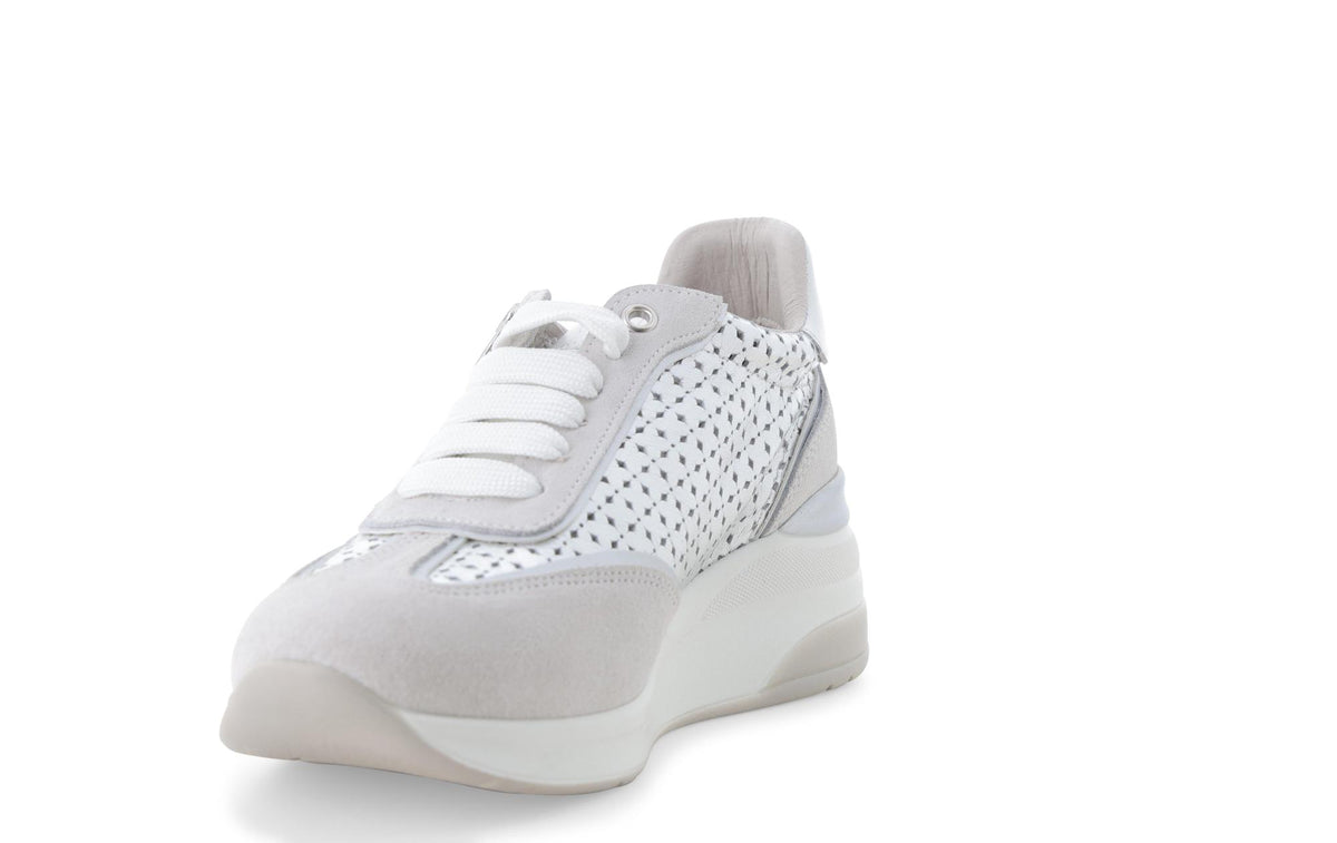 gid://shopify/Product/15761218306380_3