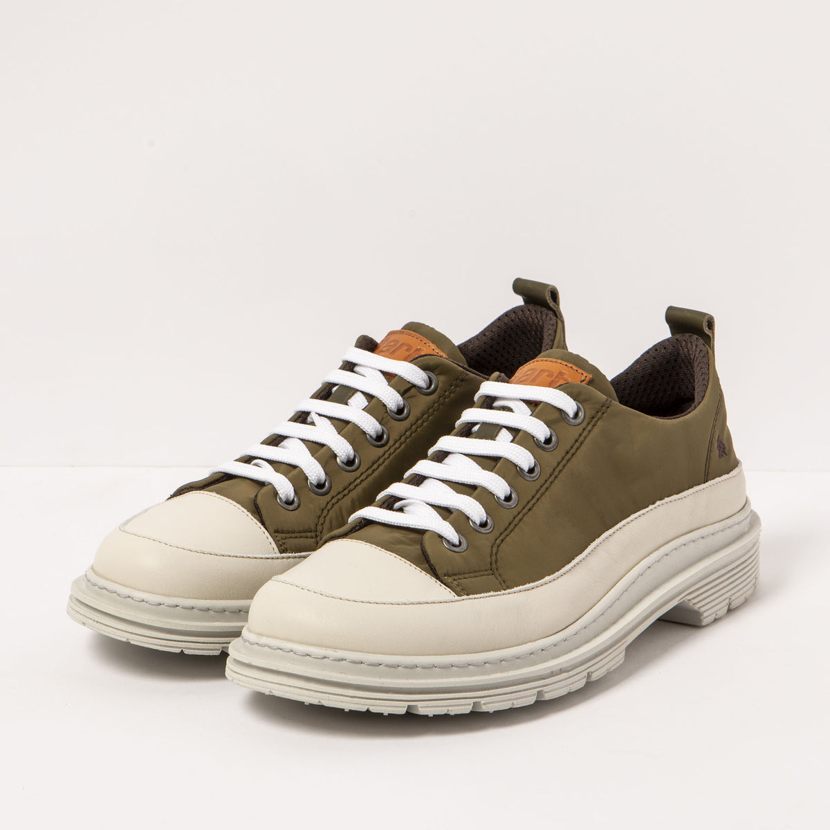 gid://shopify/Product/16171566825804_5