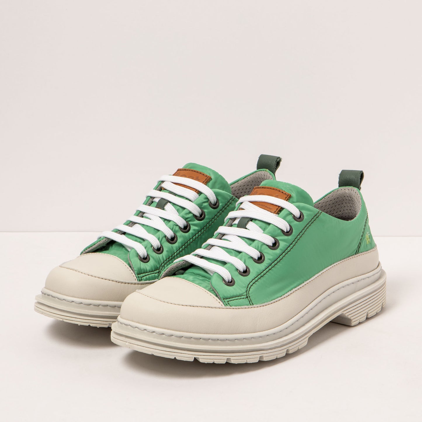 gid://shopify/Product/15693355286860_2