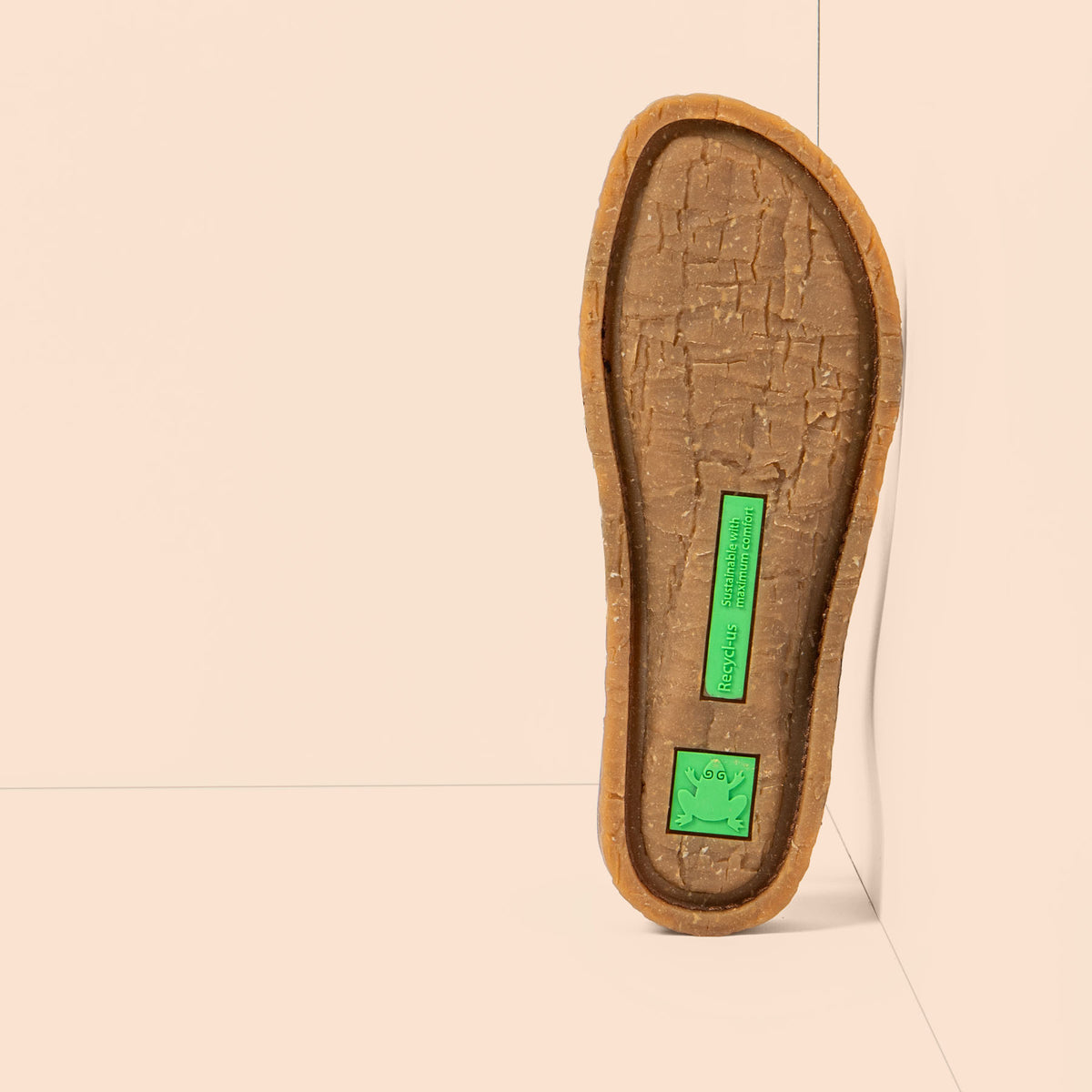 gid://shopify/Product/16124782117196_3