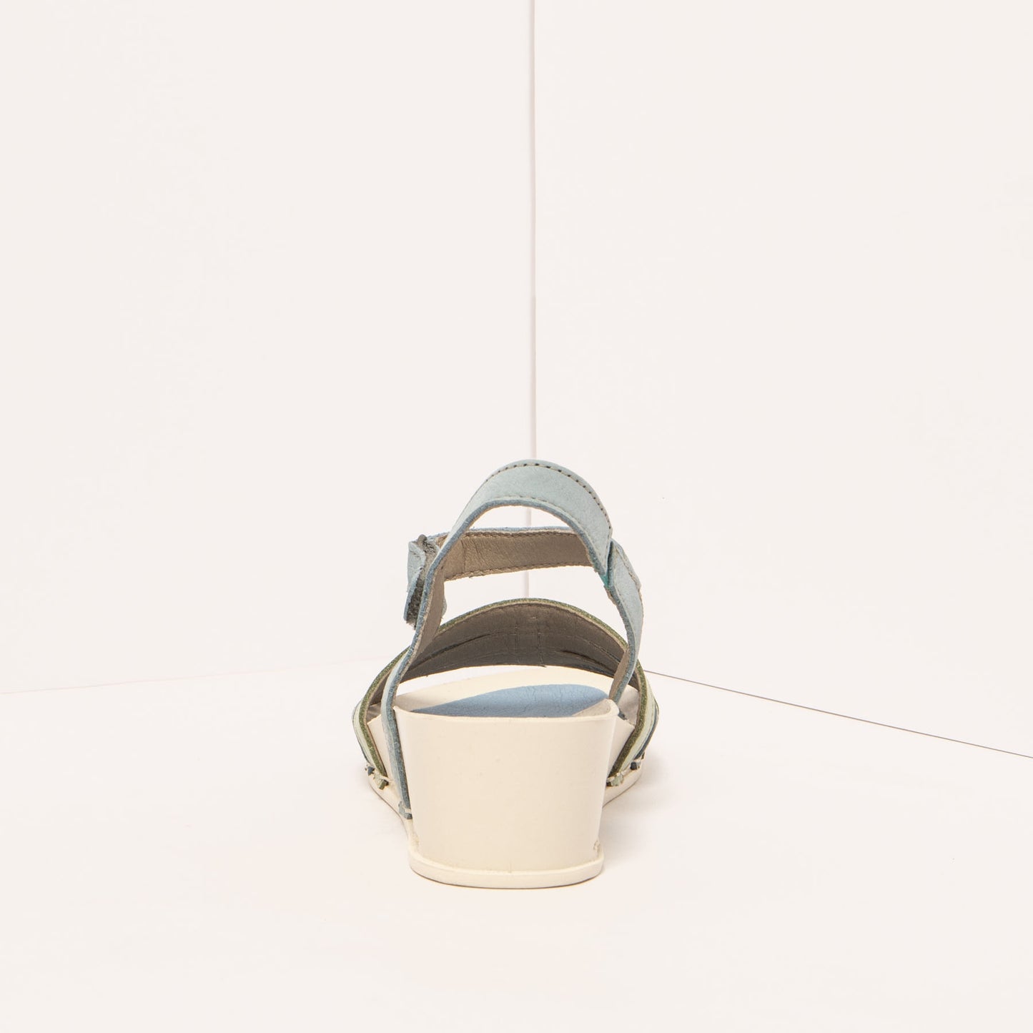 gid://shopify/Product/15693503168844_5