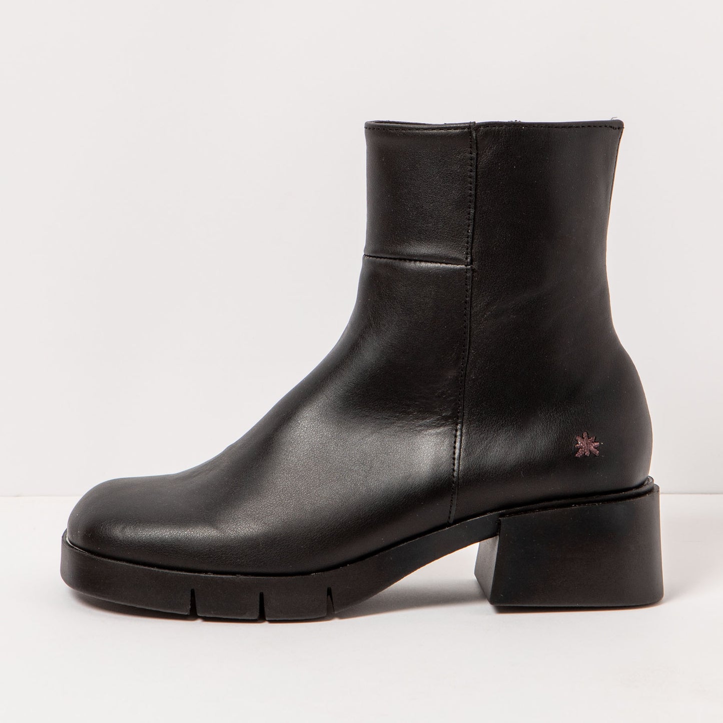 gid://shopify/Product/15693779927372_1
