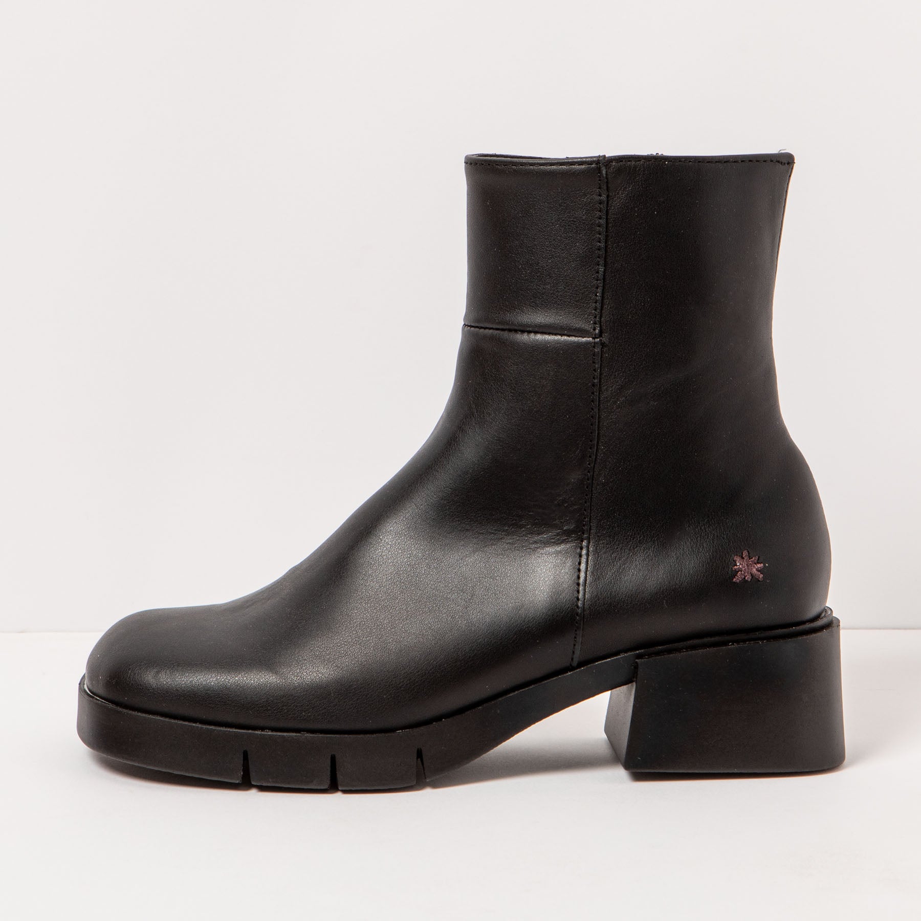 gid://shopify/Product/15693779927372_1