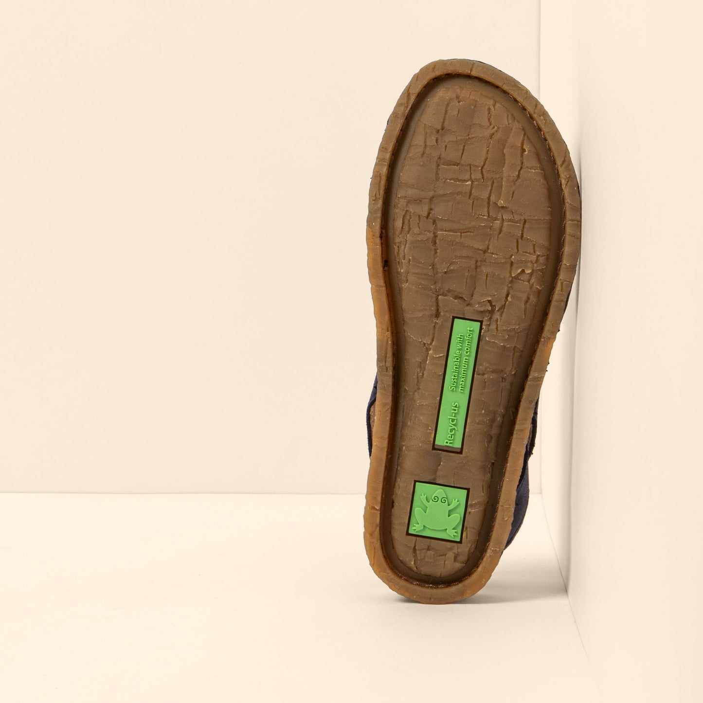 gid://shopify/Product/15700087472460_3
