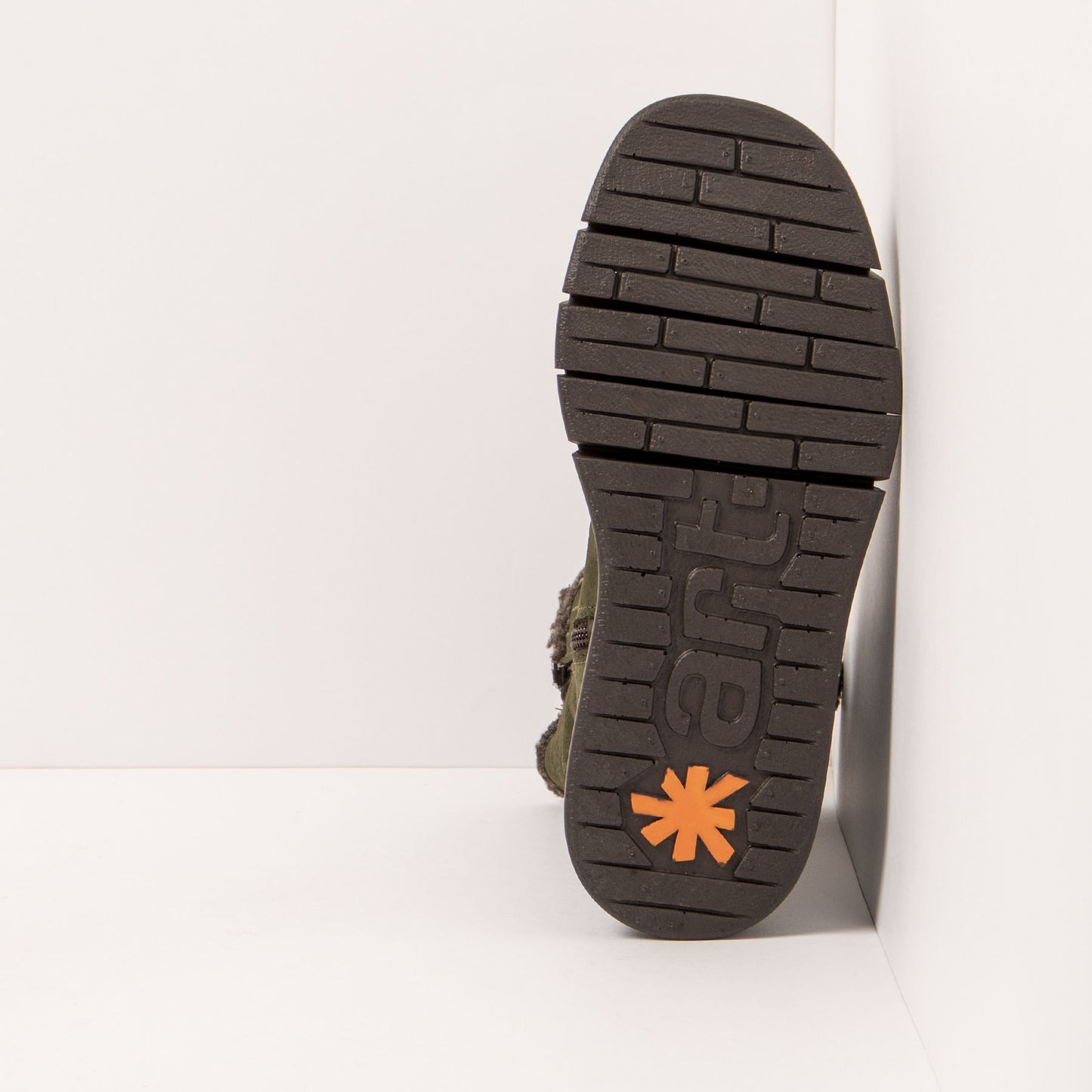 gid://shopify/Product/15785700655436_3