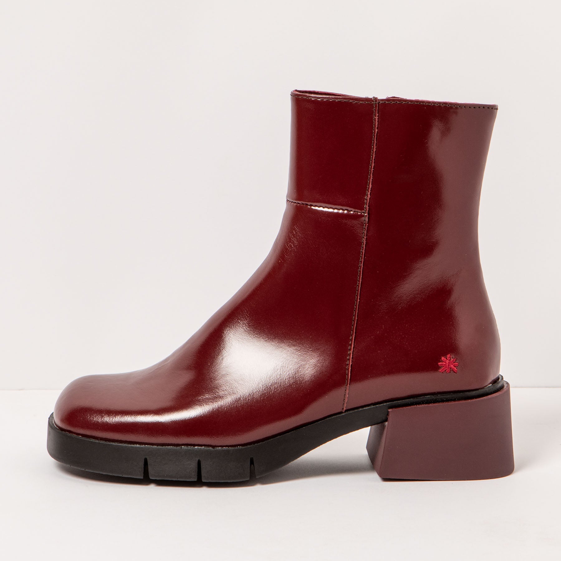gid://shopify/Product/15693790314828_1
