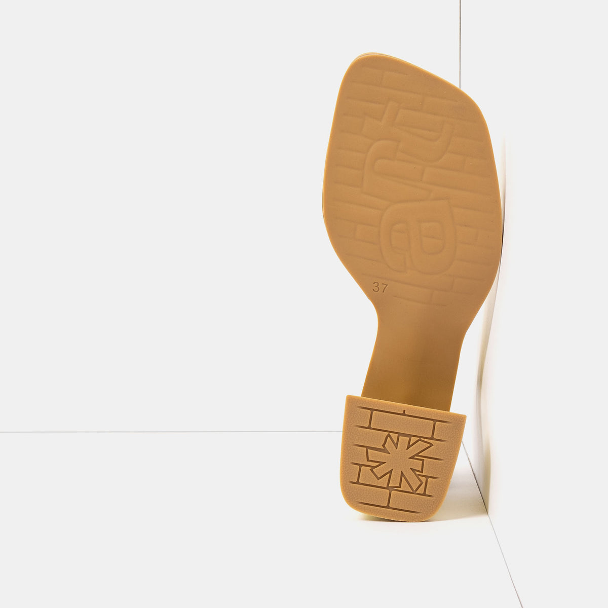 gid://shopify/Product/16172955107660_3