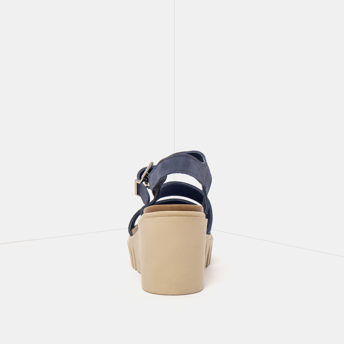 gid://shopify/Product/16173097746764_5