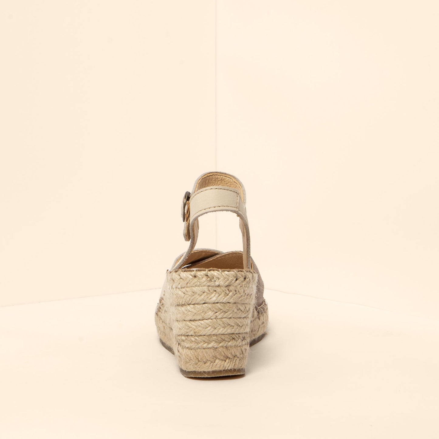 gid://shopify/Product/15699918946636_8