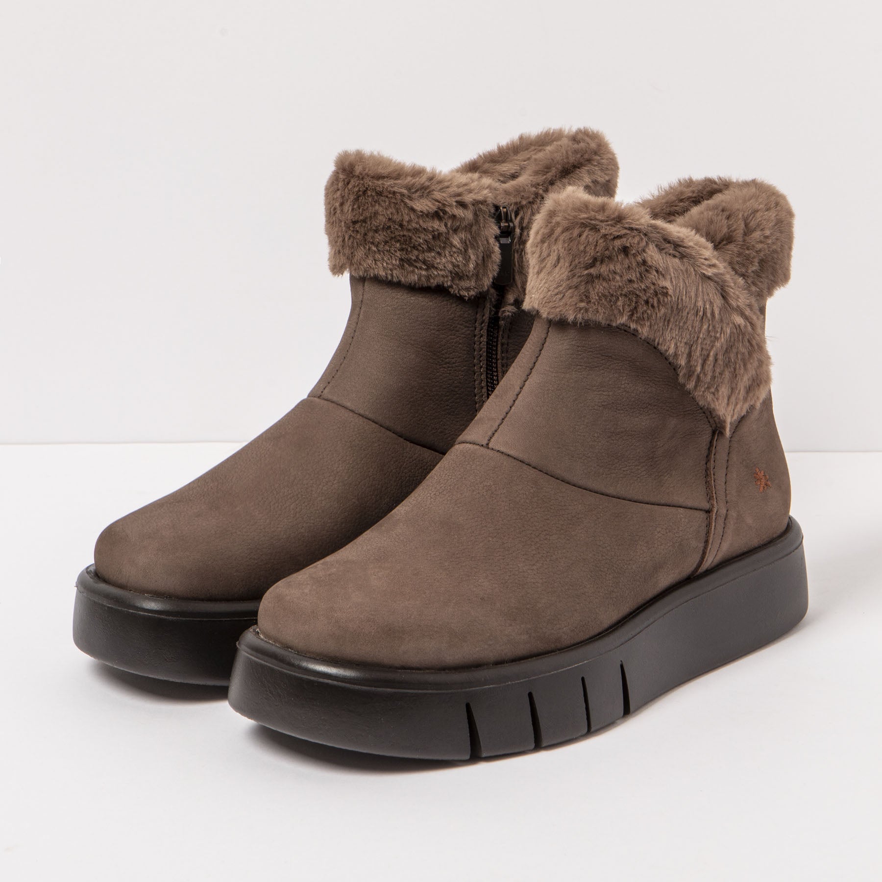 gid://shopify/Product/15785700196684_5