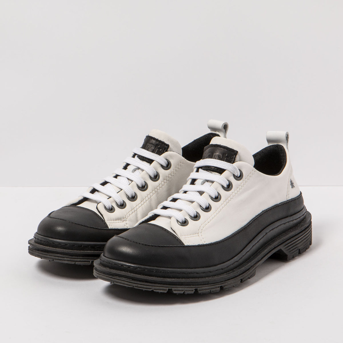 gid://shopify/Product/16171577082188_5