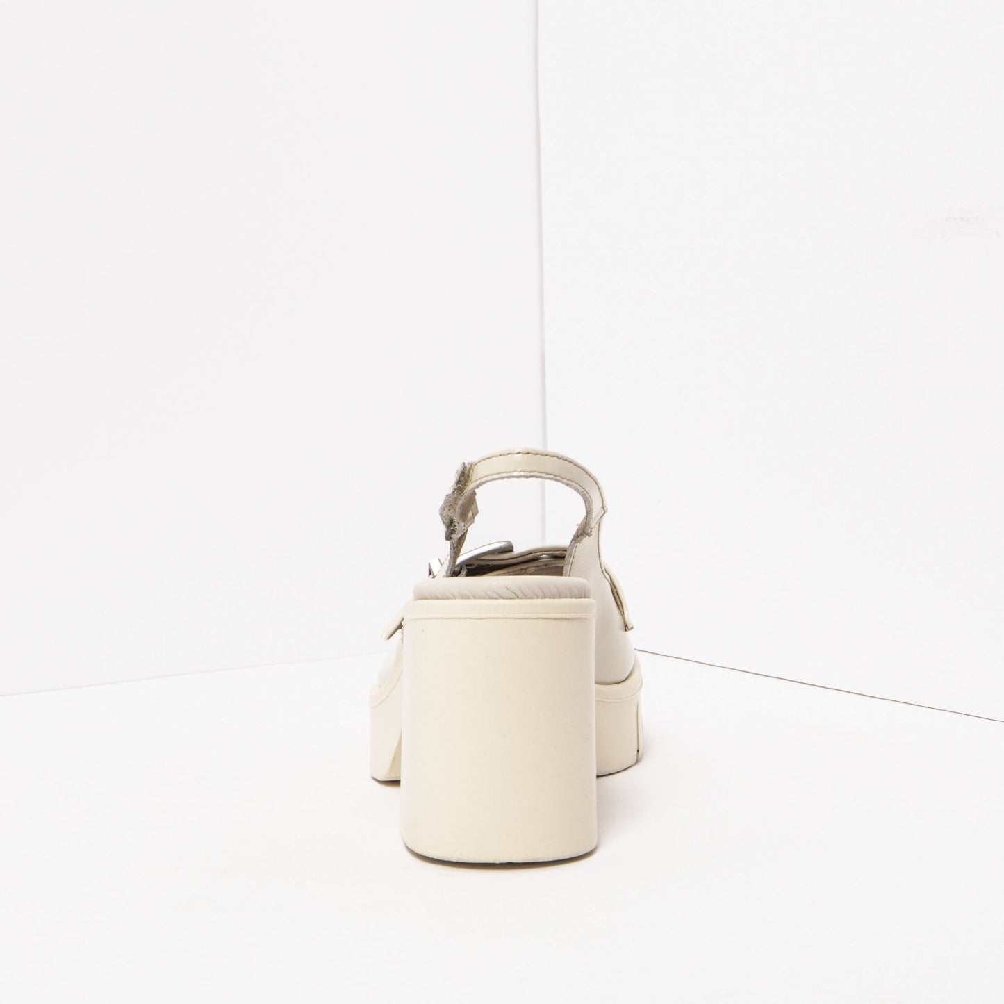 gid://shopify/Product/15693599015244_5