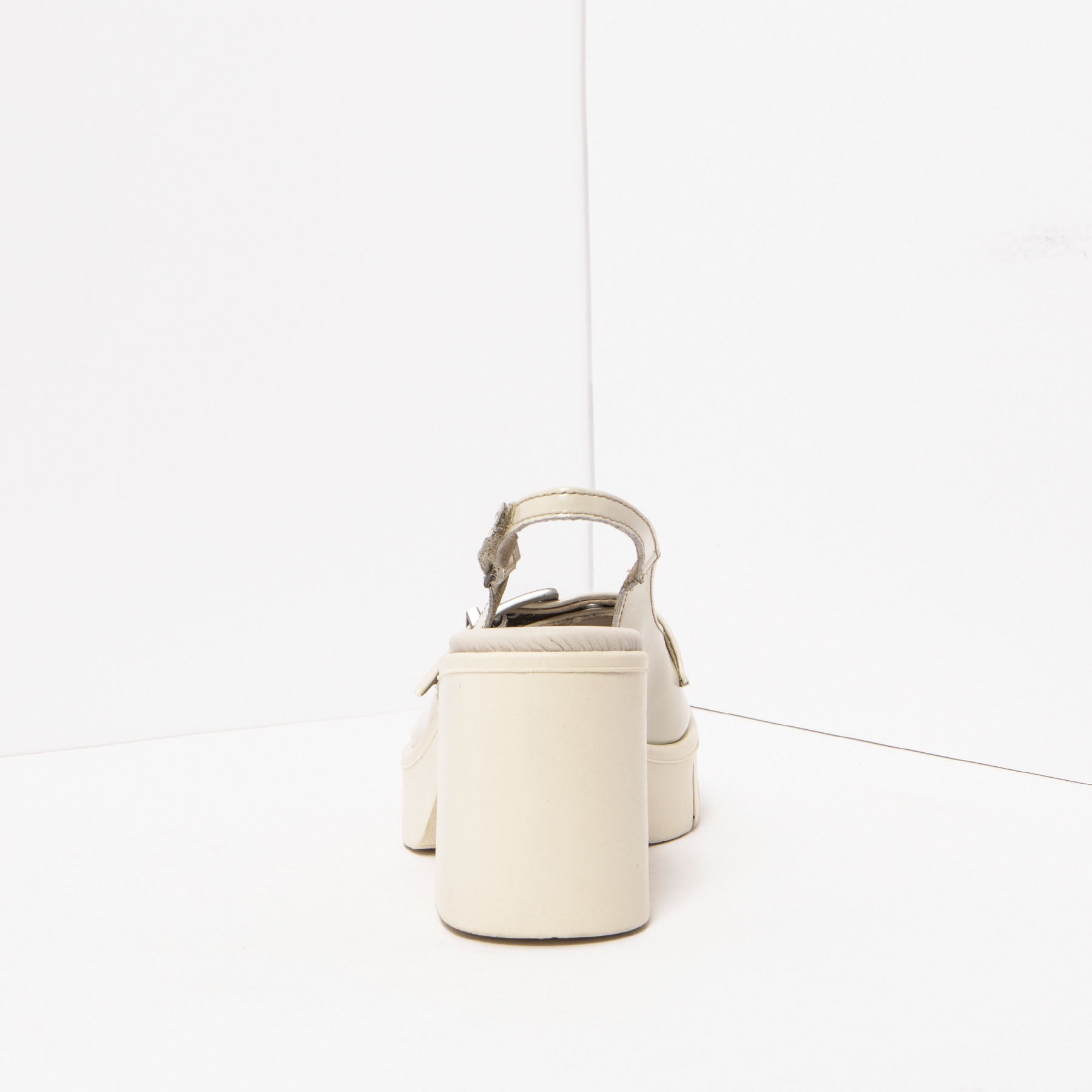 gid://shopify/Product/15693599015244_5