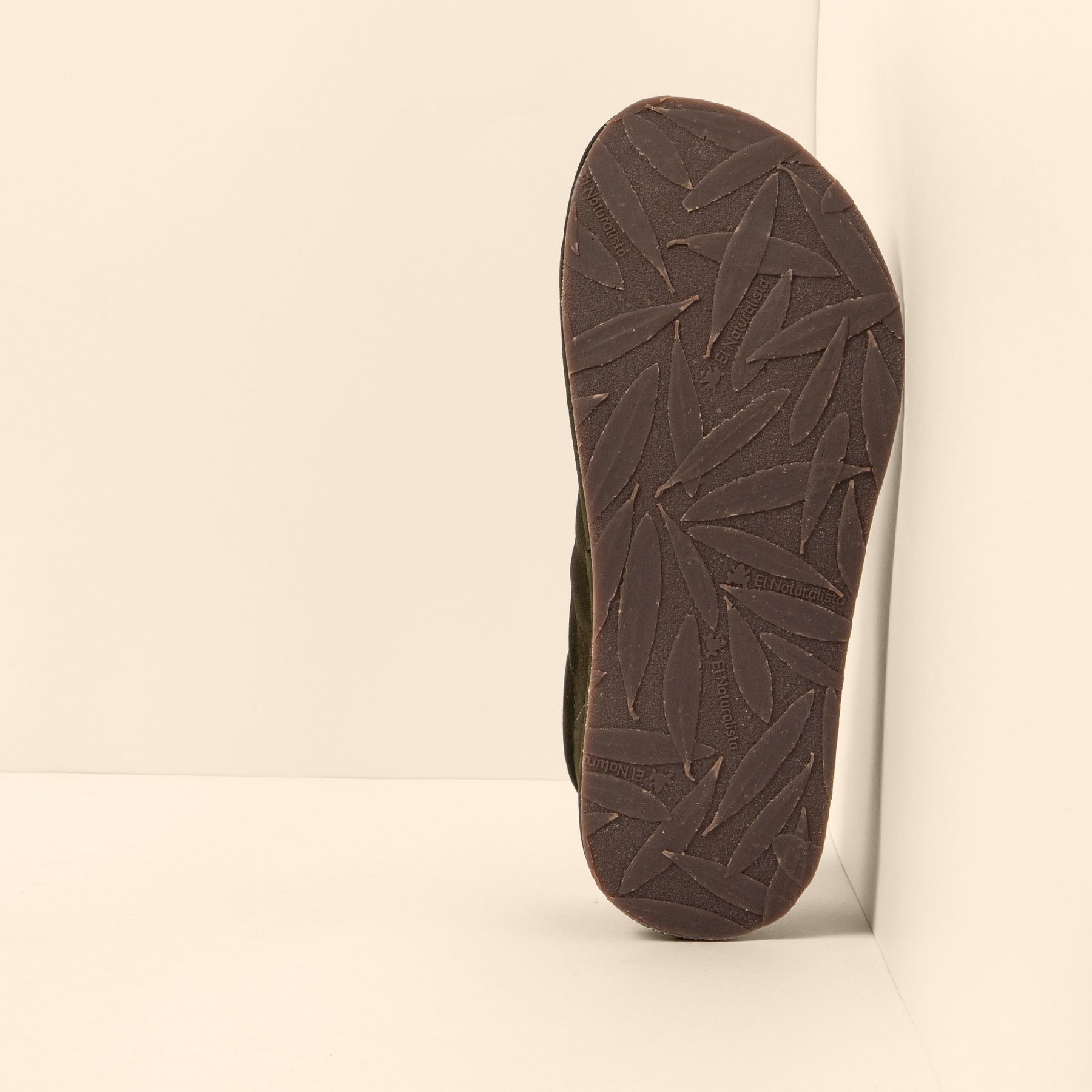 gid://shopify/Product/15700384252236_3