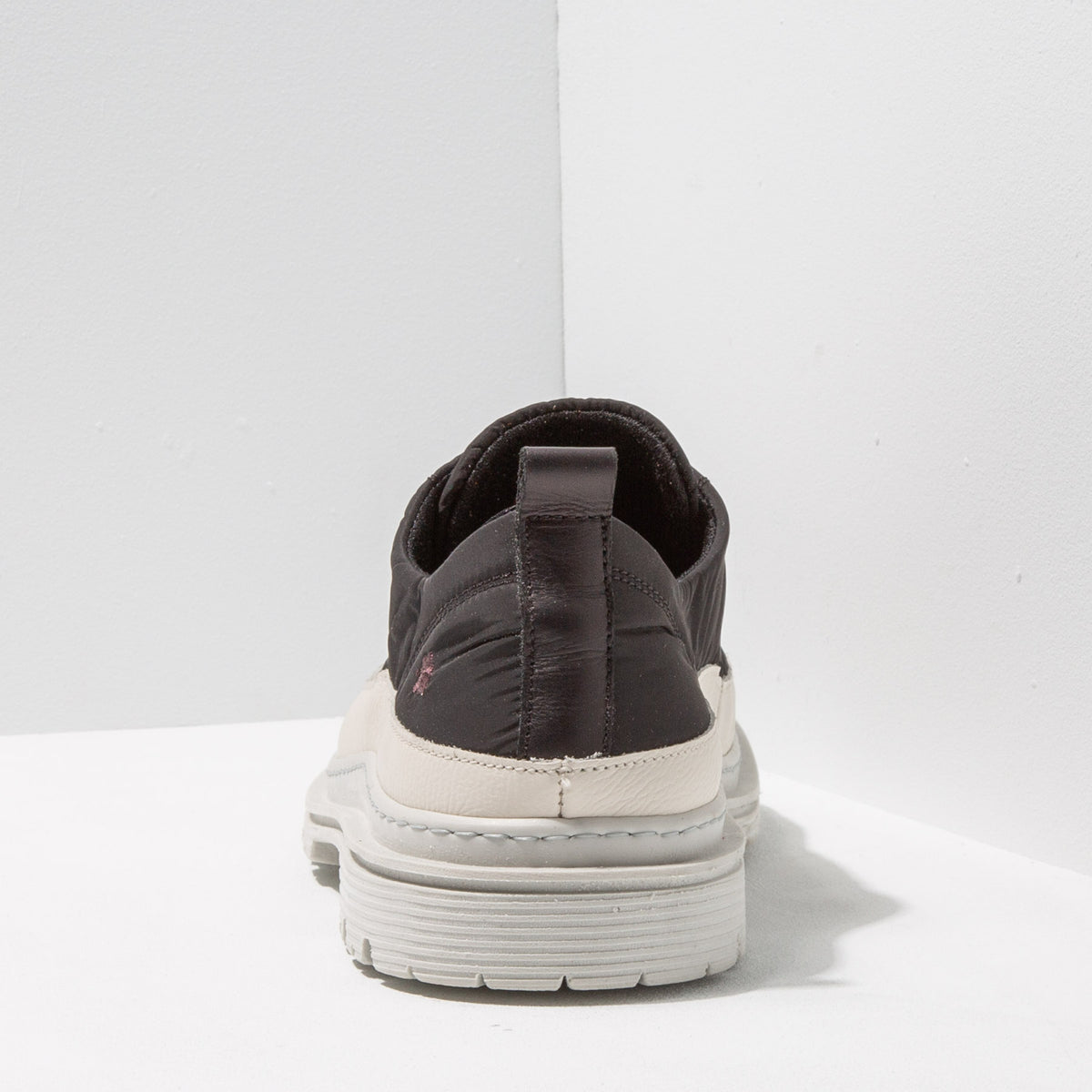 gid://shopify/Product/16171564368204_8