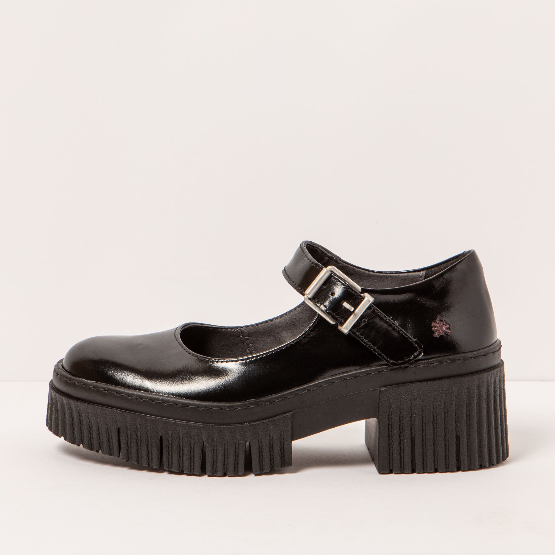gid://shopify/Product/15693891993932_1