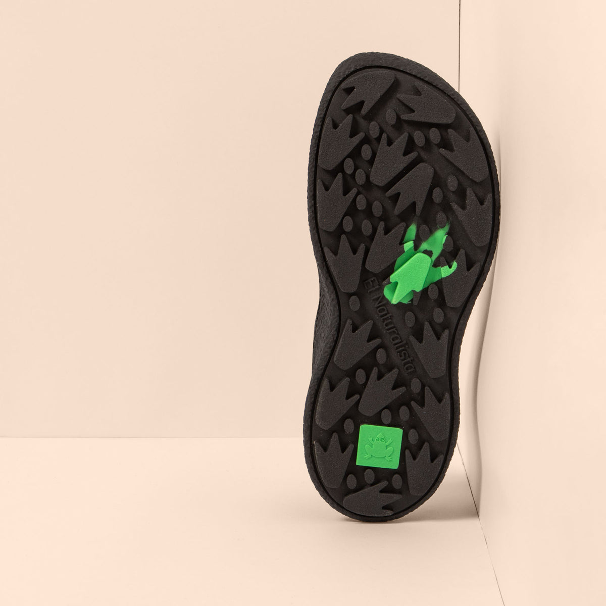 gid://shopify/Product/16124444344652_3
