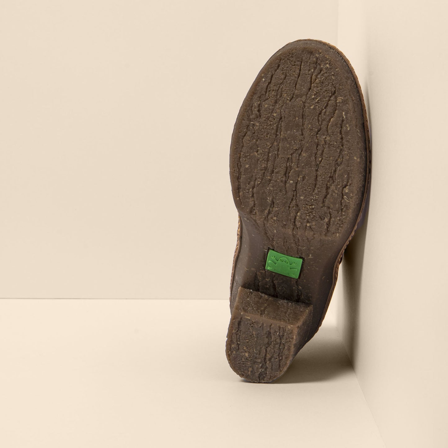 gid://shopify/Product/15699913441612_6