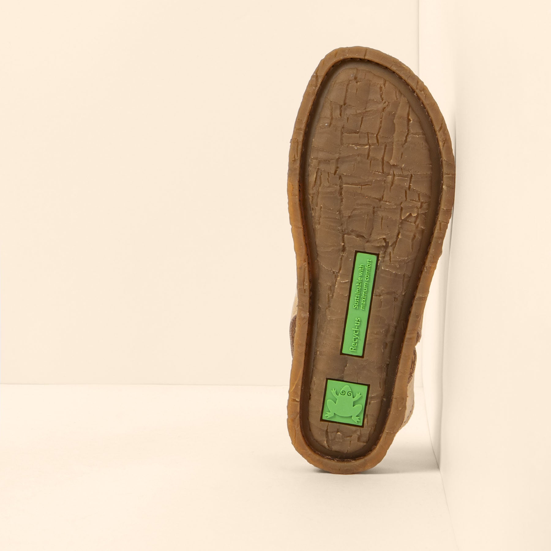gid://shopify/Product/15700526956876_3