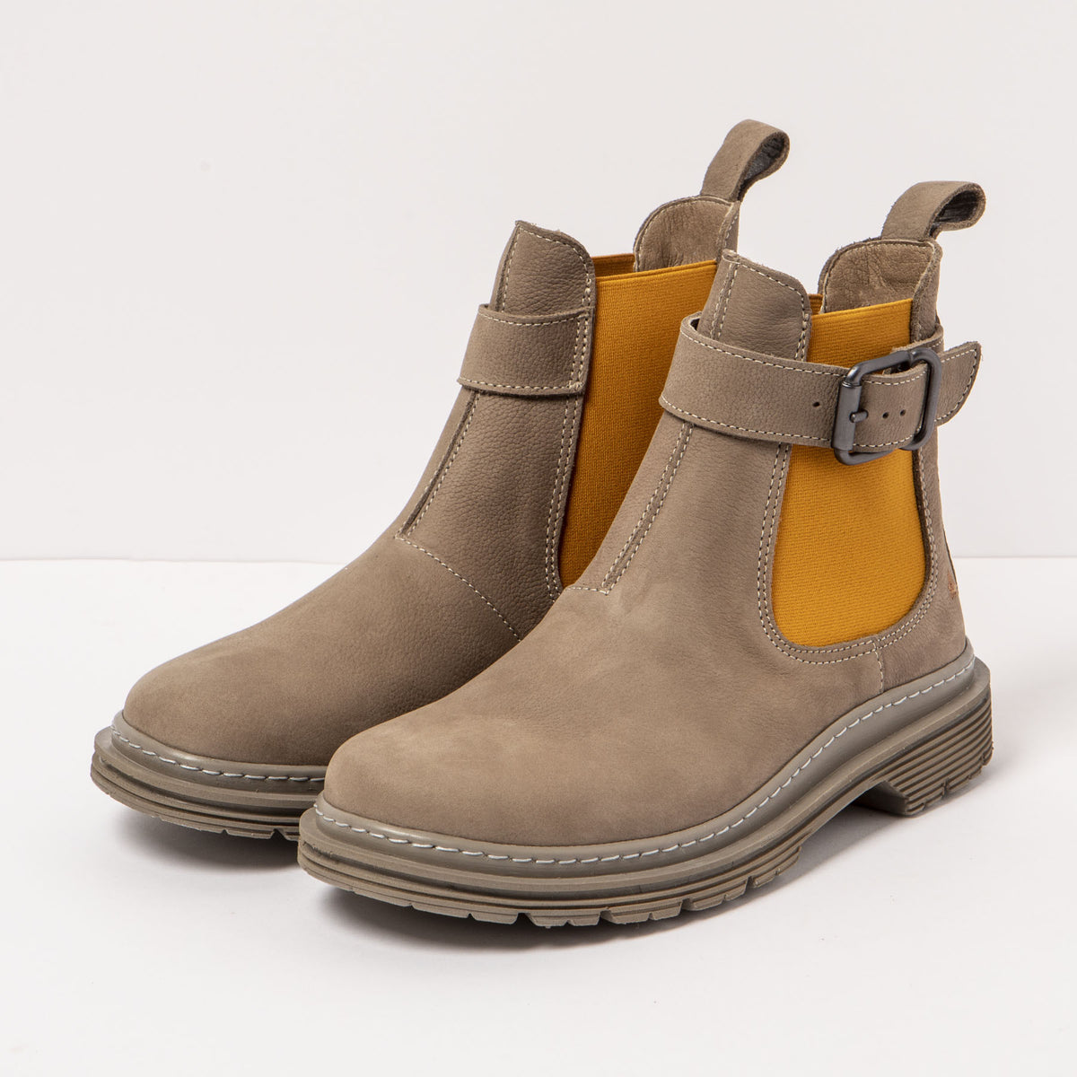 gid://shopify/Product/16171562336588_5