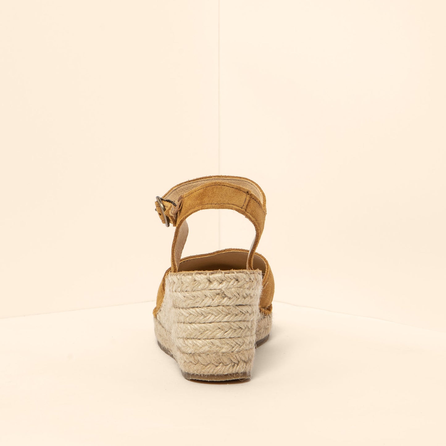 gid://shopify/Product/15699917570380_5