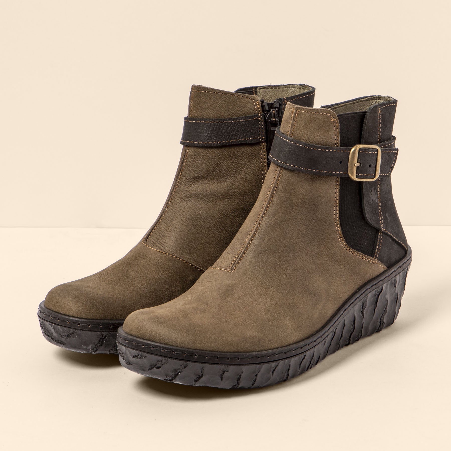 gid://shopify/Product/15699901972812_5