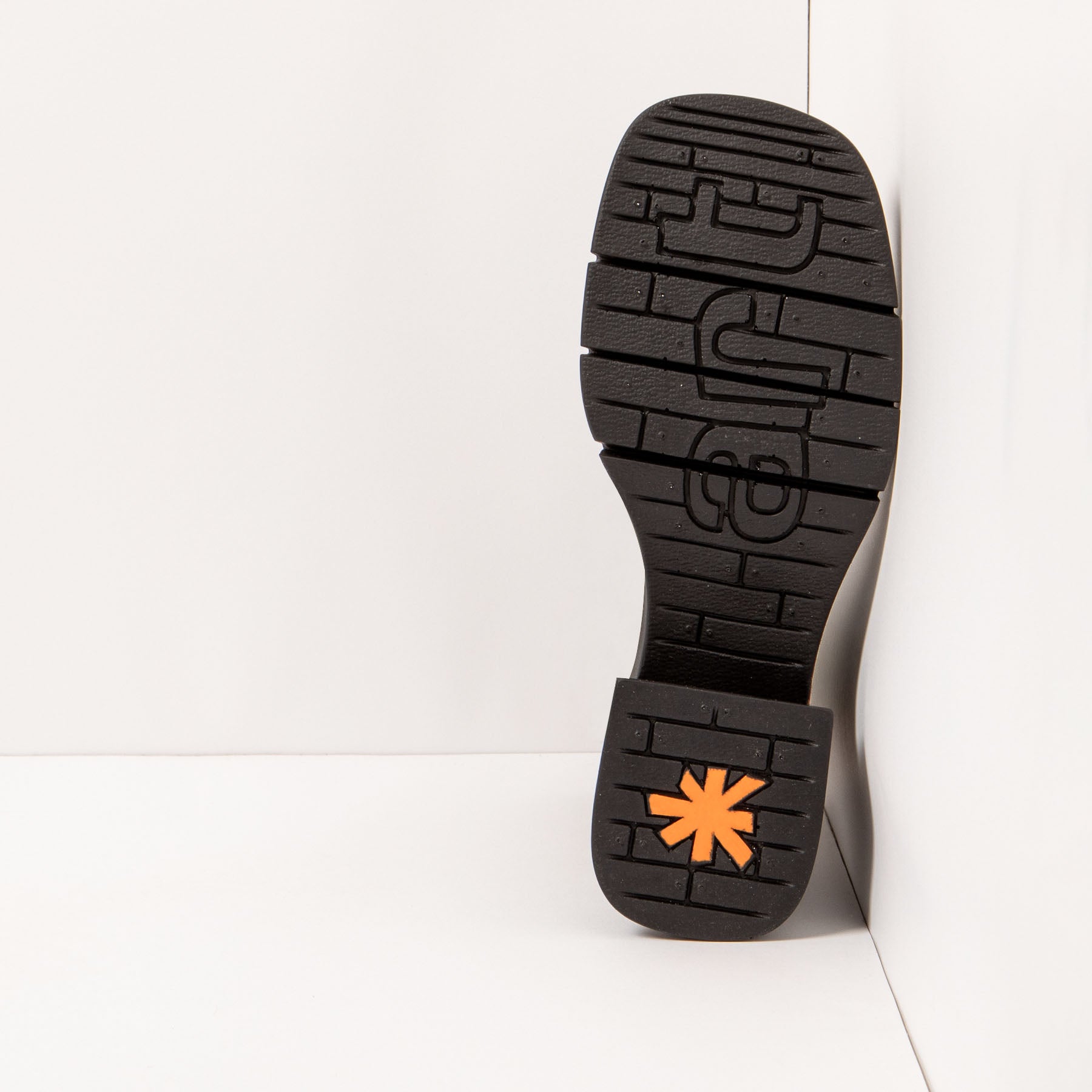 gid://shopify/Product/15693799522636_3