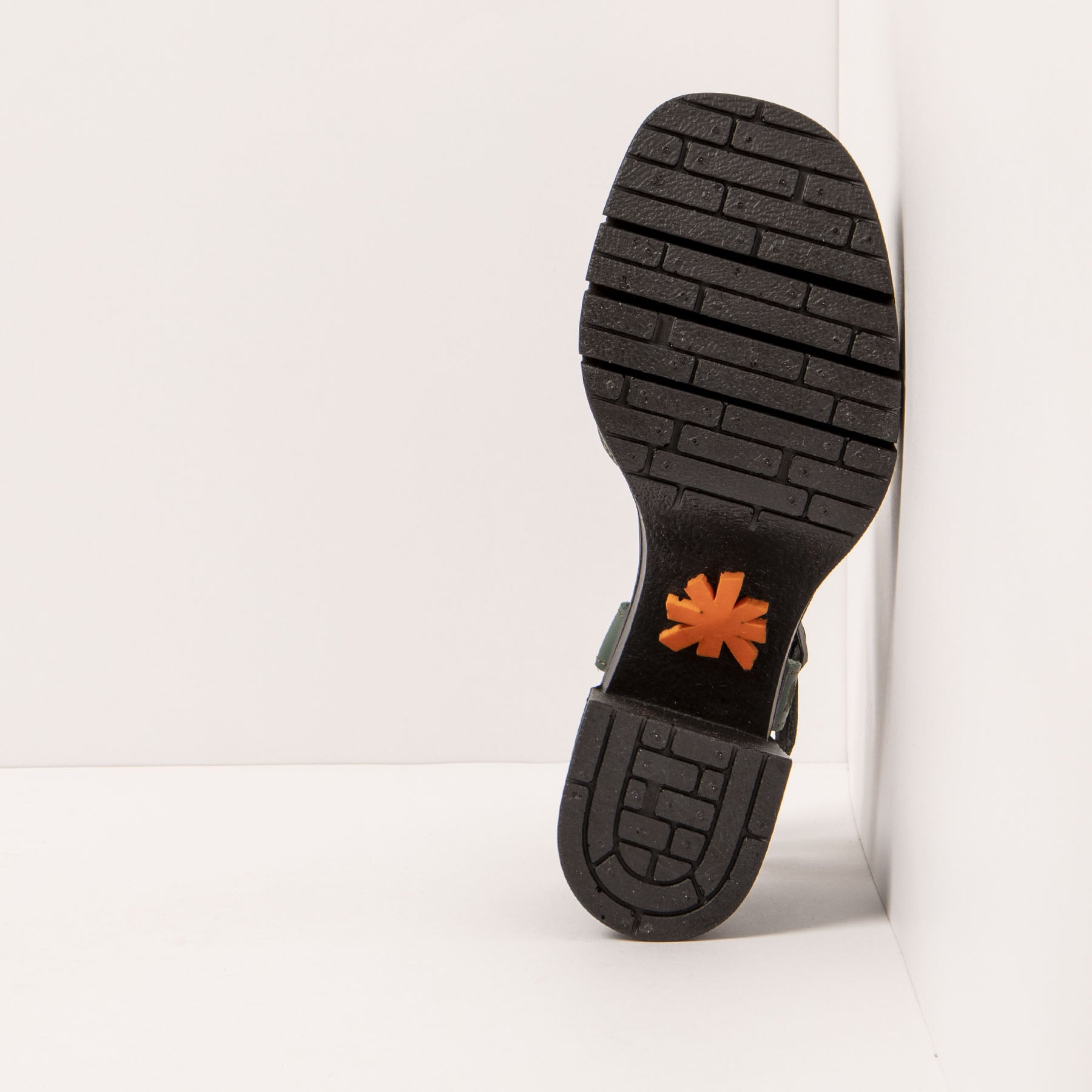 gid://shopify/Product/15693573062988_3