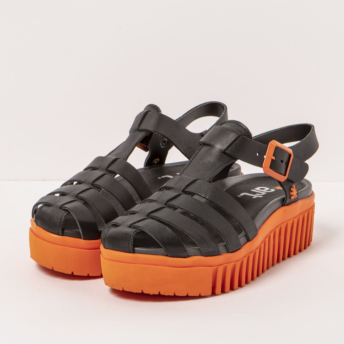gid://shopify/Product/16171325849932_5