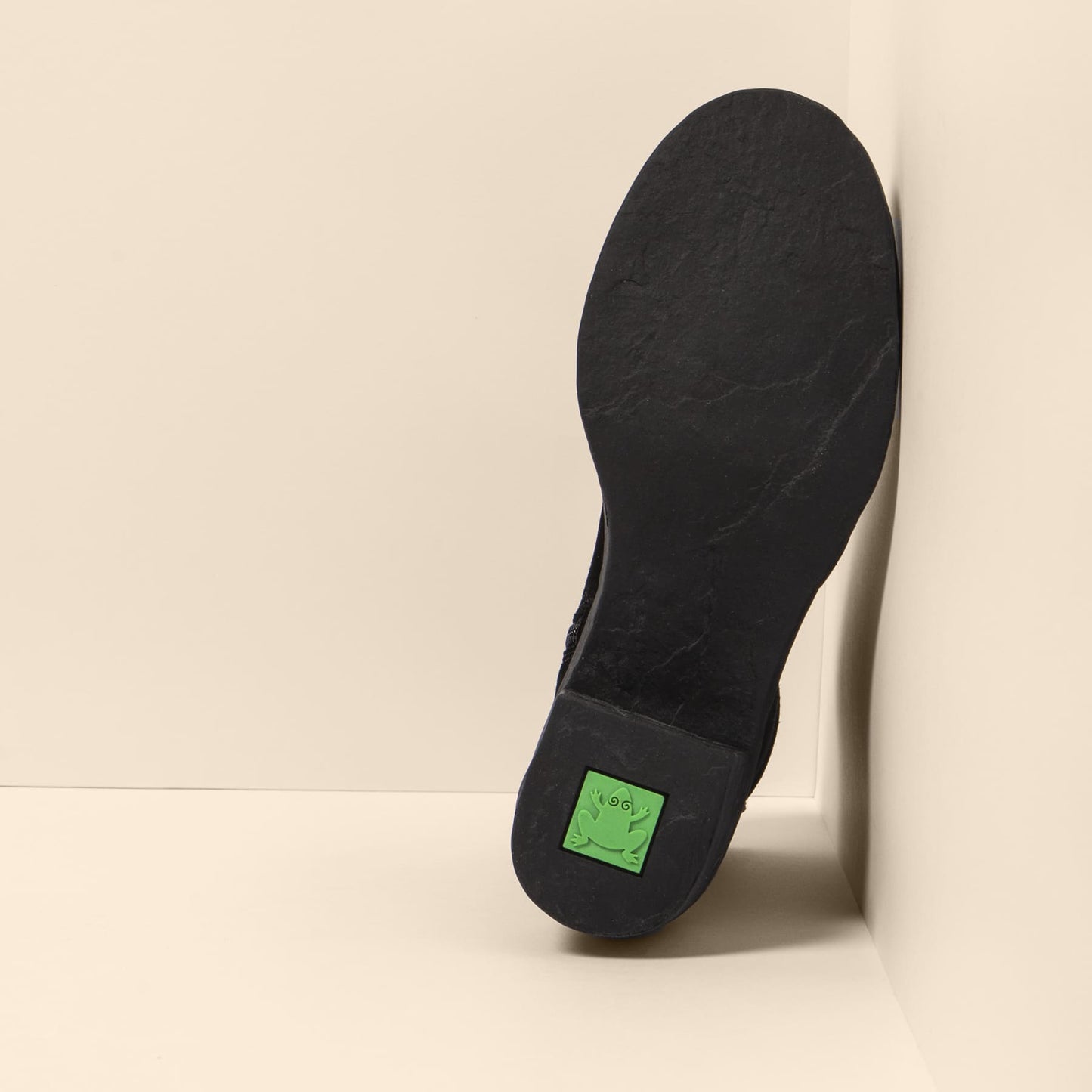 gid://shopify/Product/15700040384844_3