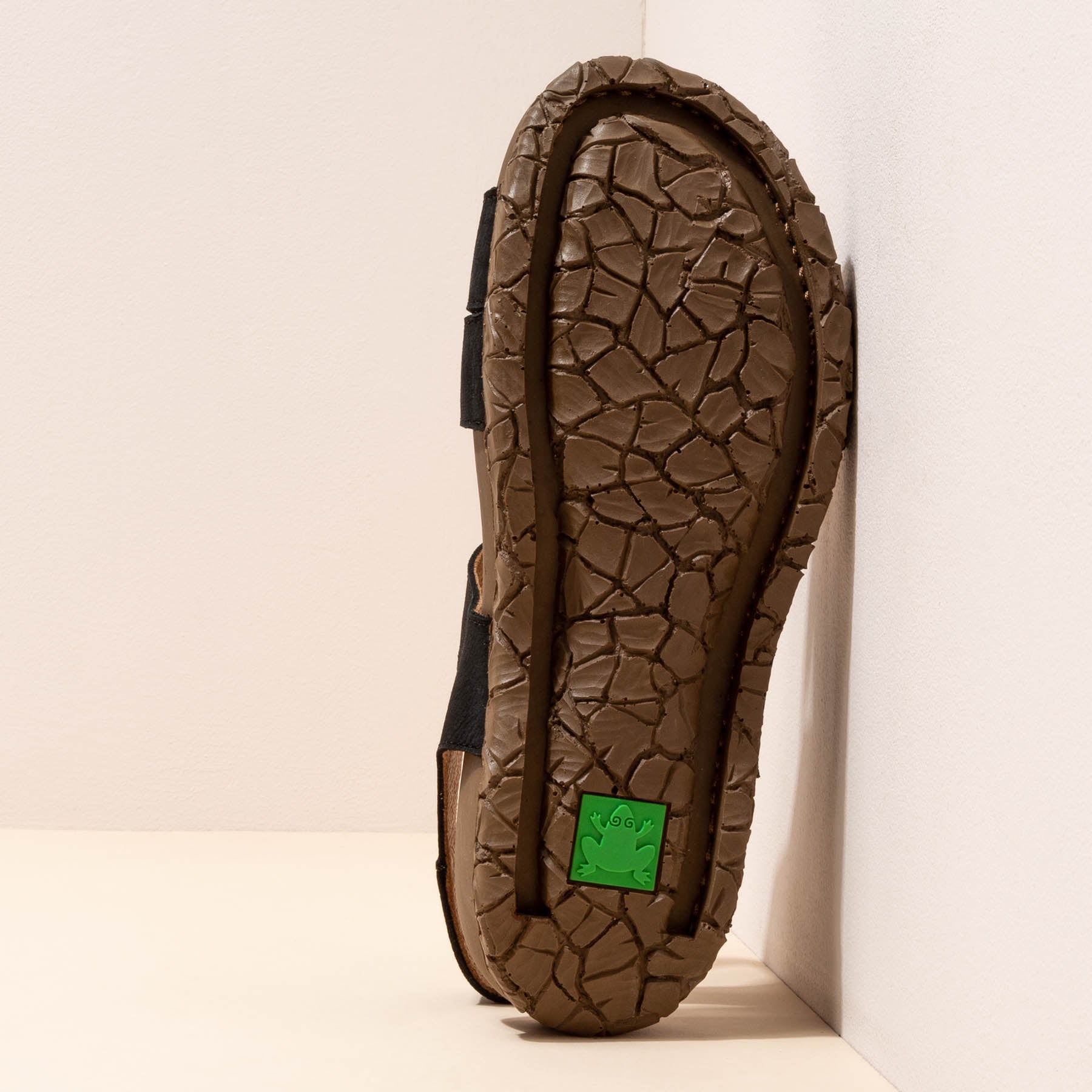 gid://shopify/Product/15700123844940_3
