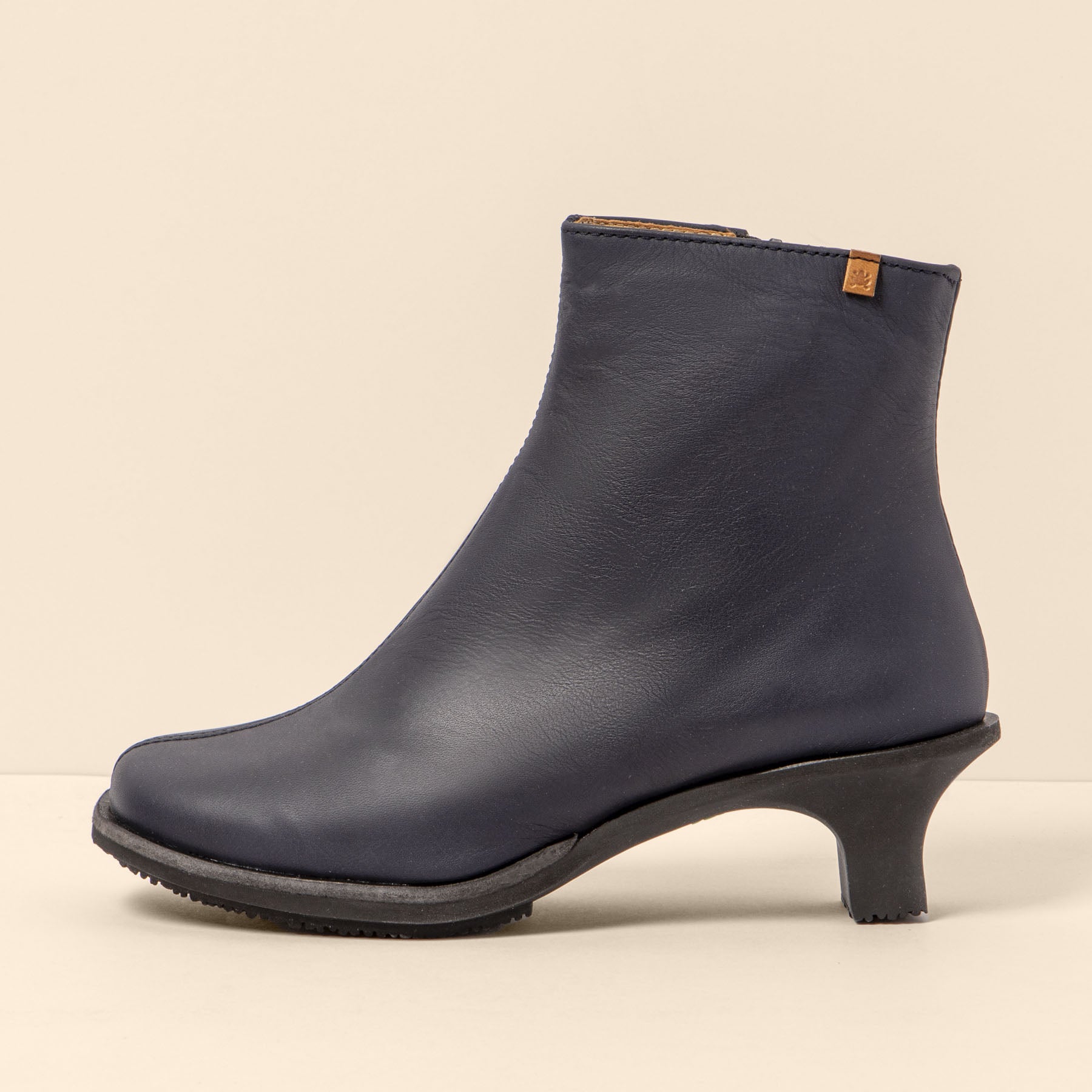 gid://shopify/Product/15700214612300_4