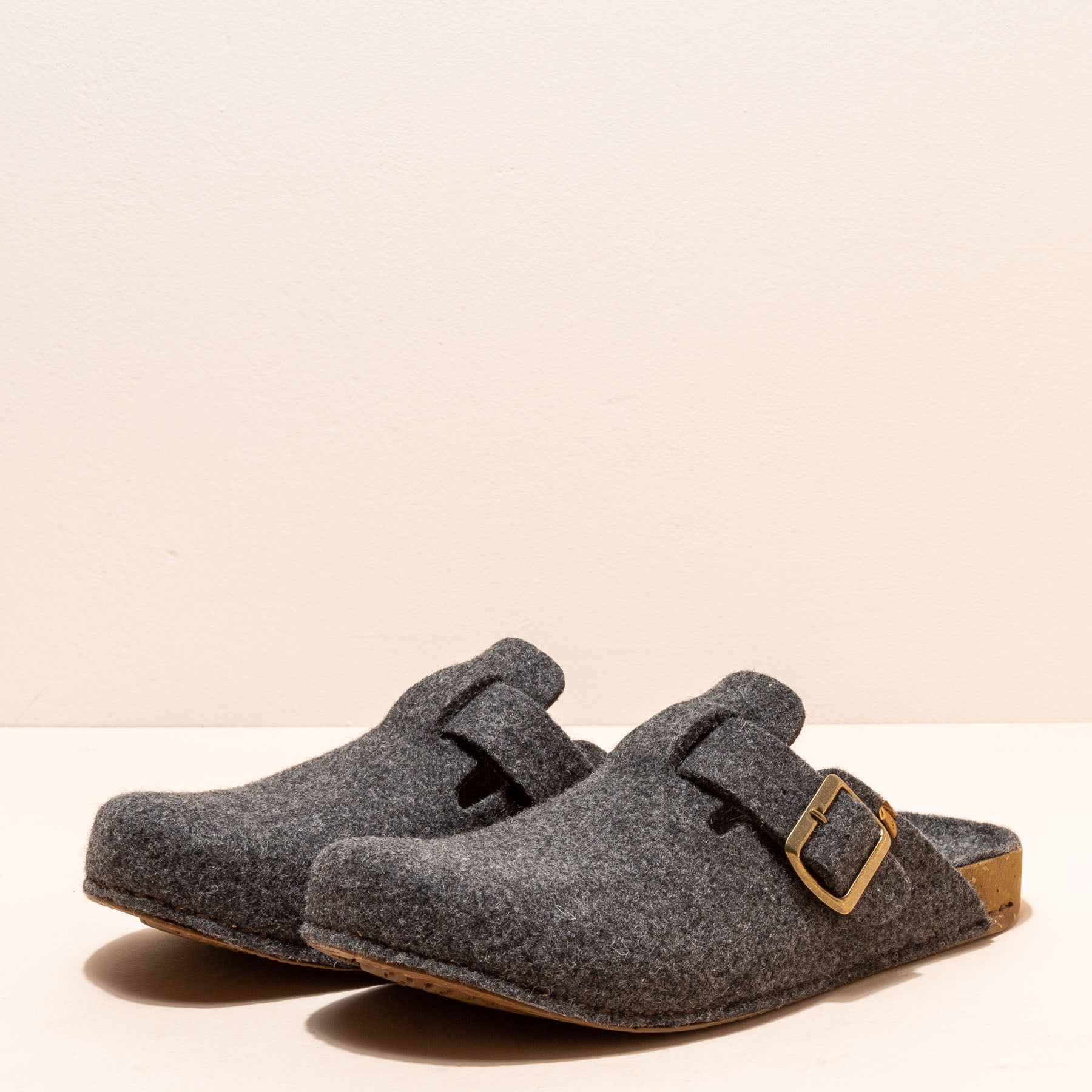 gid://shopify/Product/15700289356108_5