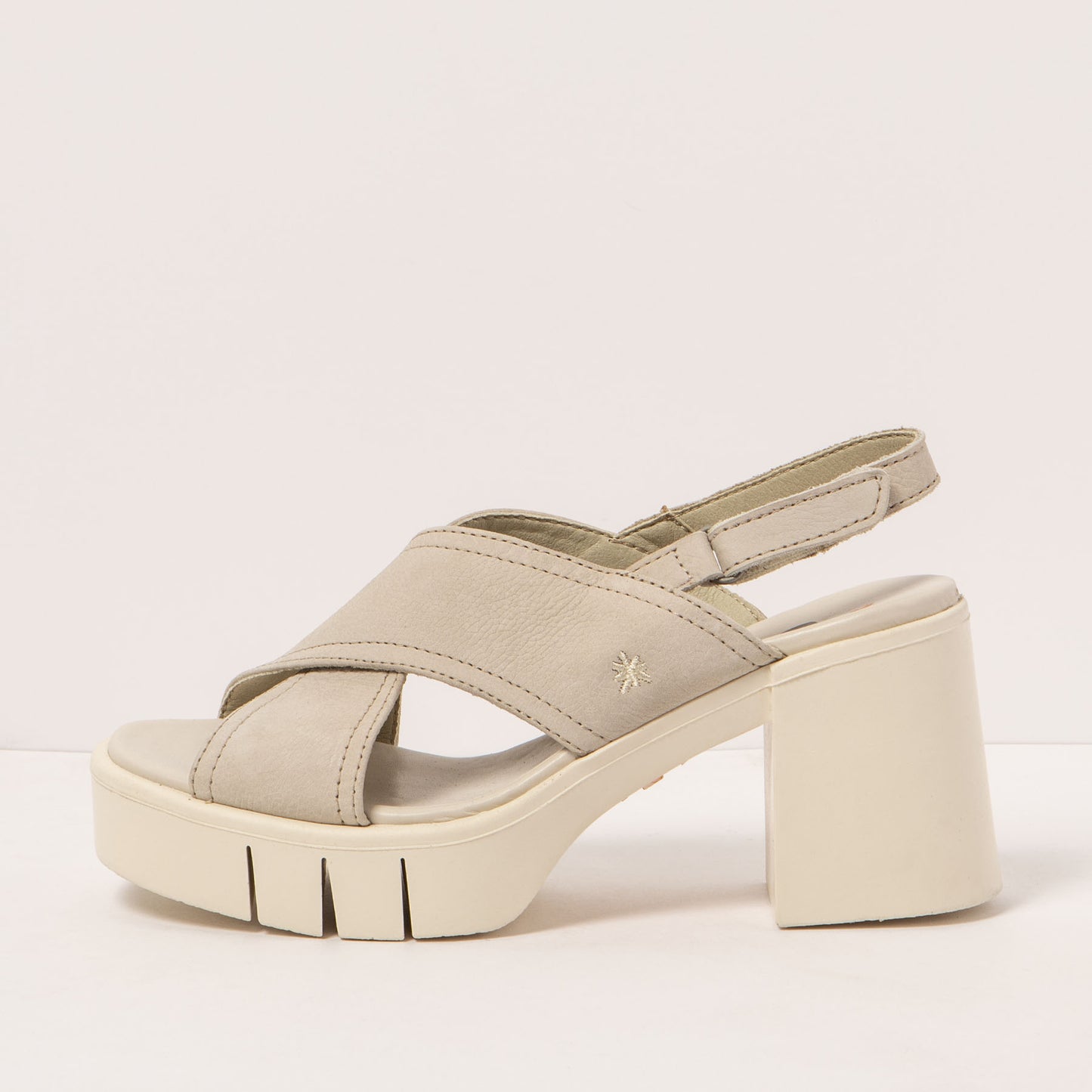 gid://shopify/Product/15693558546764_1
