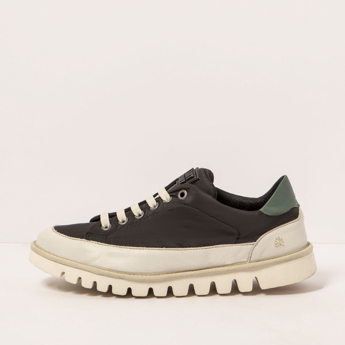 gid://shopify/Product/16172036653388_1