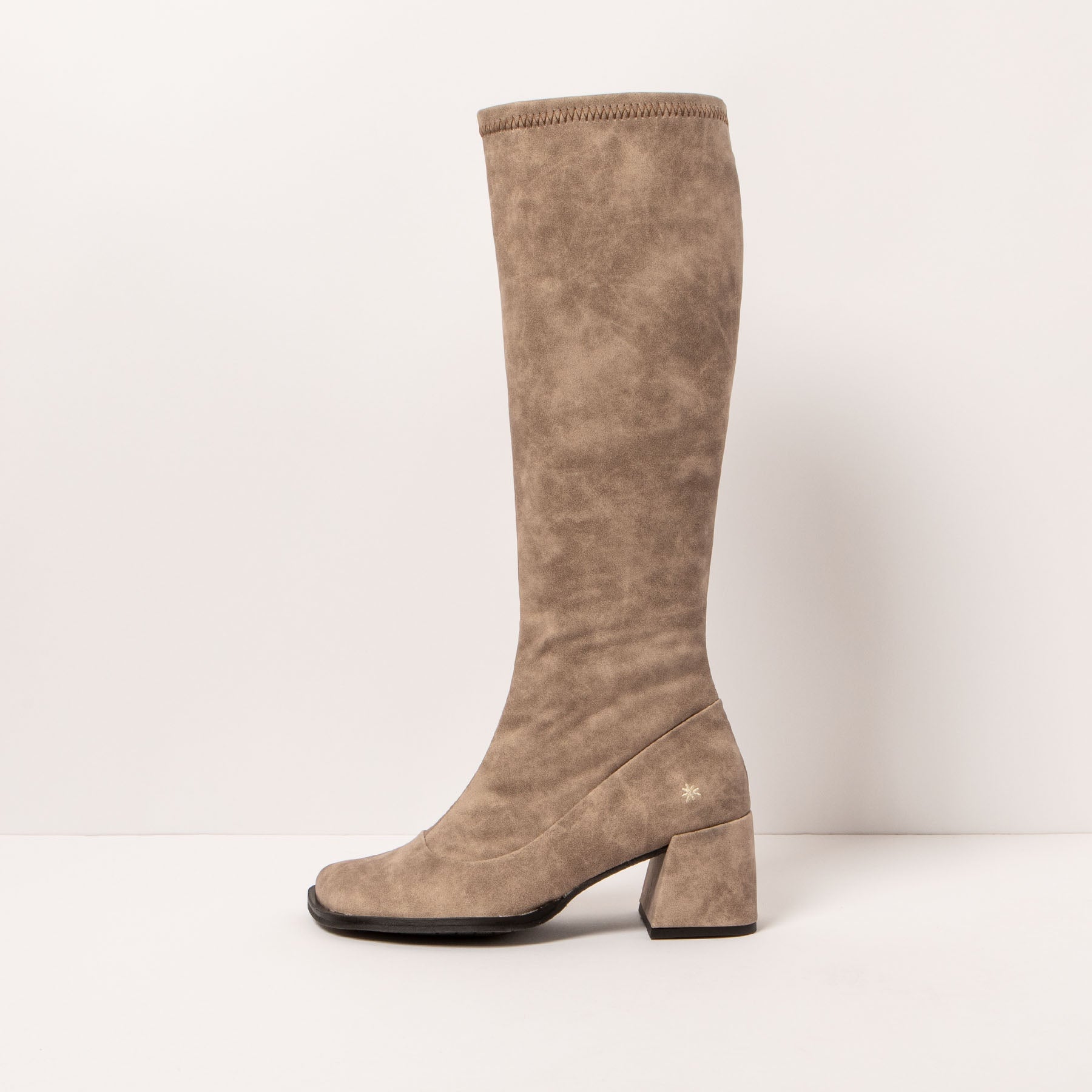 gid://shopify/Product/15694205419852_1