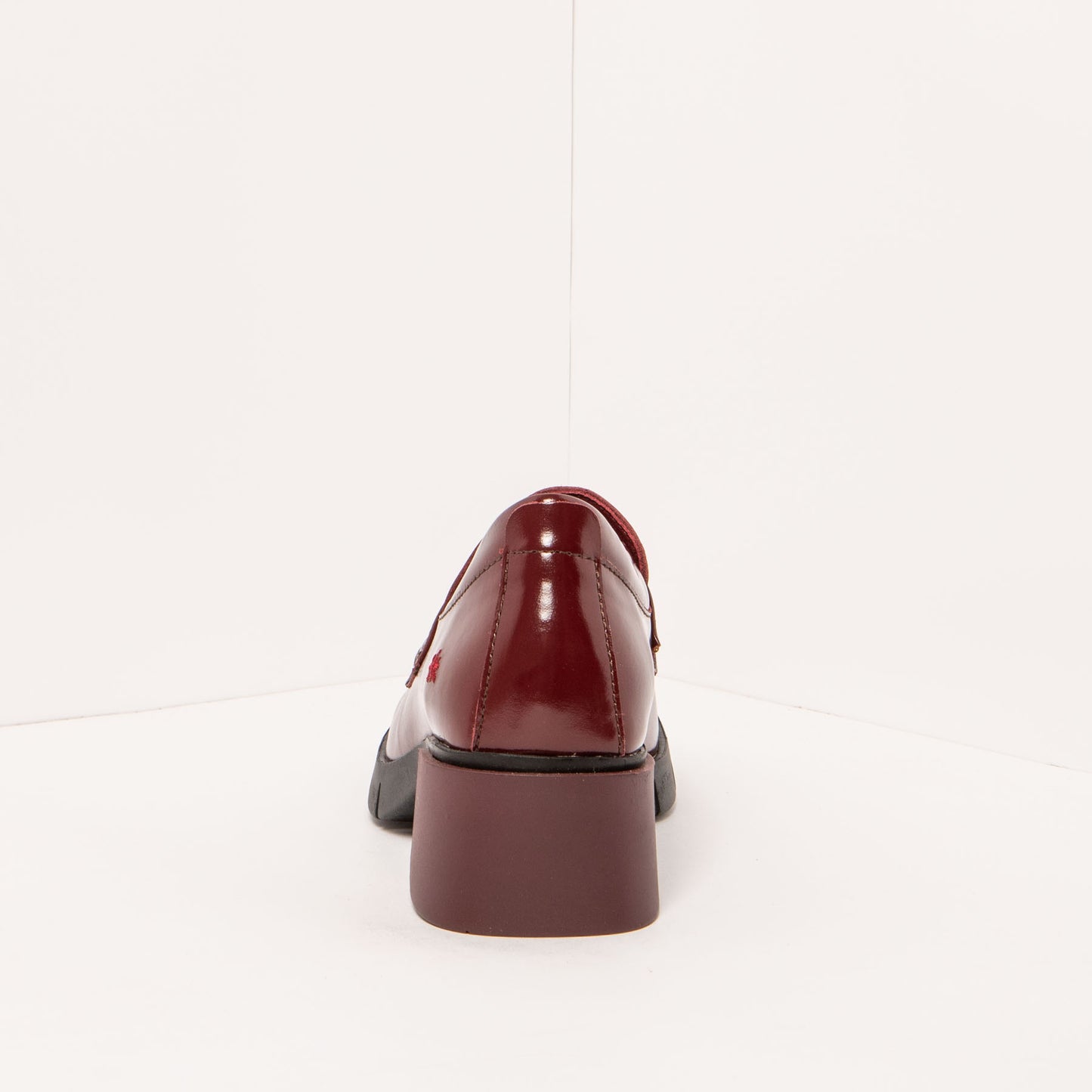 gid://shopify/Product/15693769933132_5