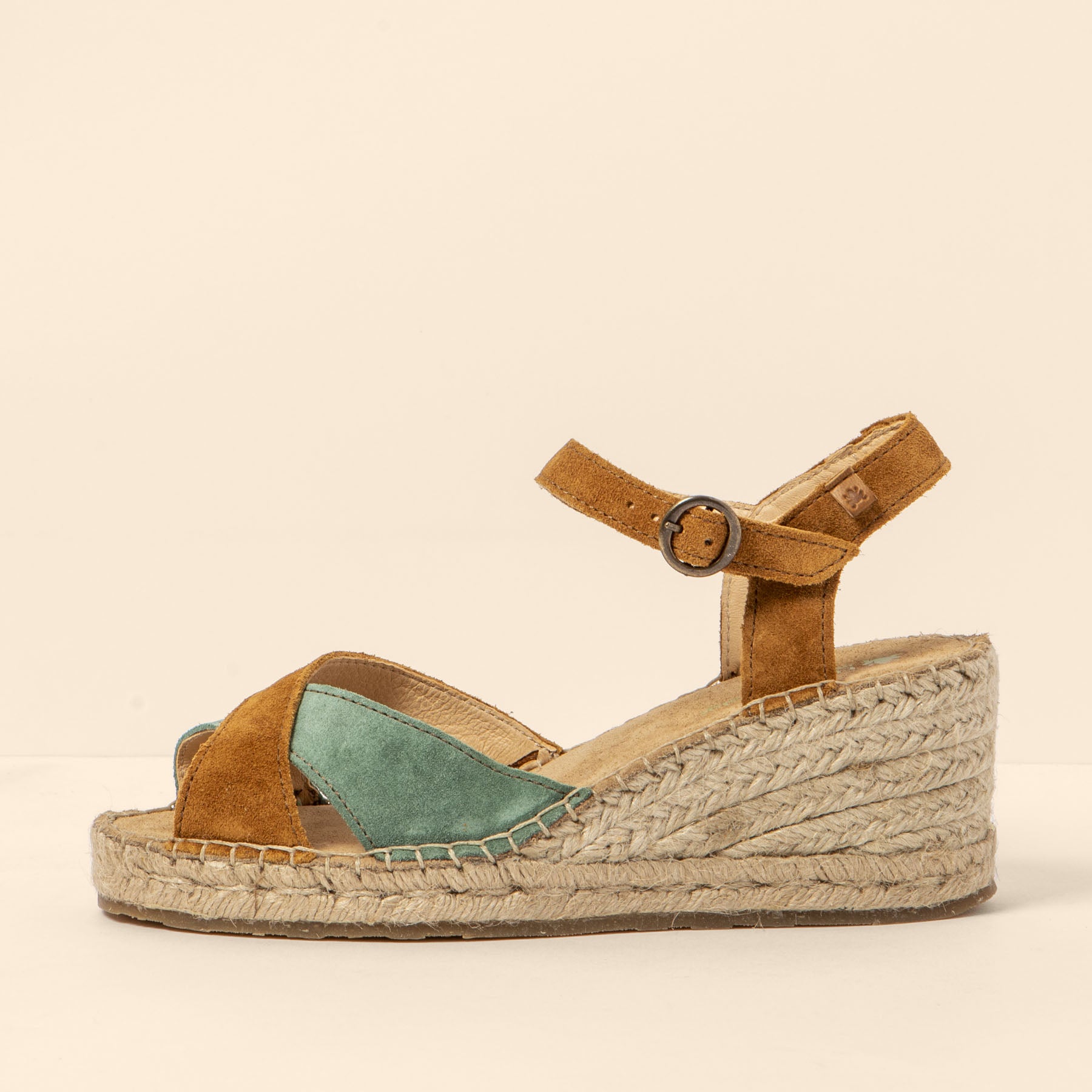gid://shopify/Product/15699917930828_1