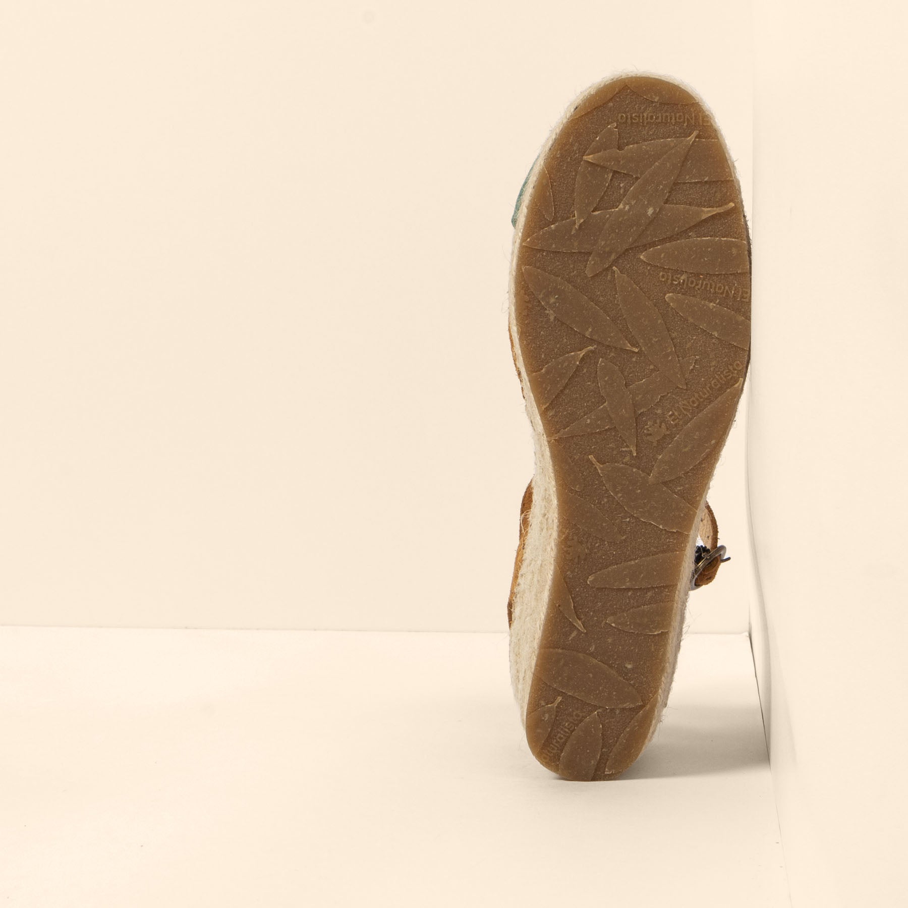 gid://shopify/Product/15699917930828_3