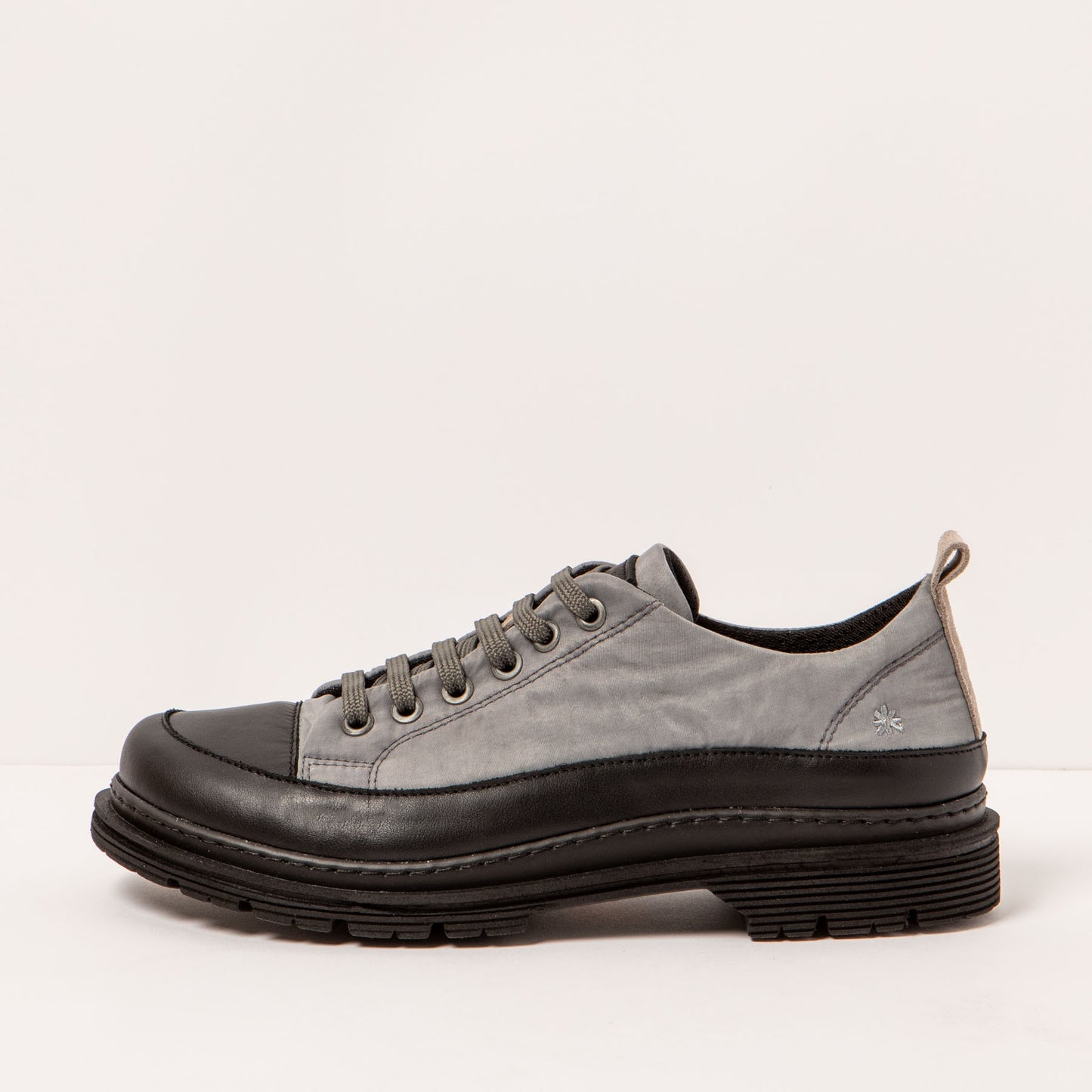 gid://shopify/Product/15694300479820_1