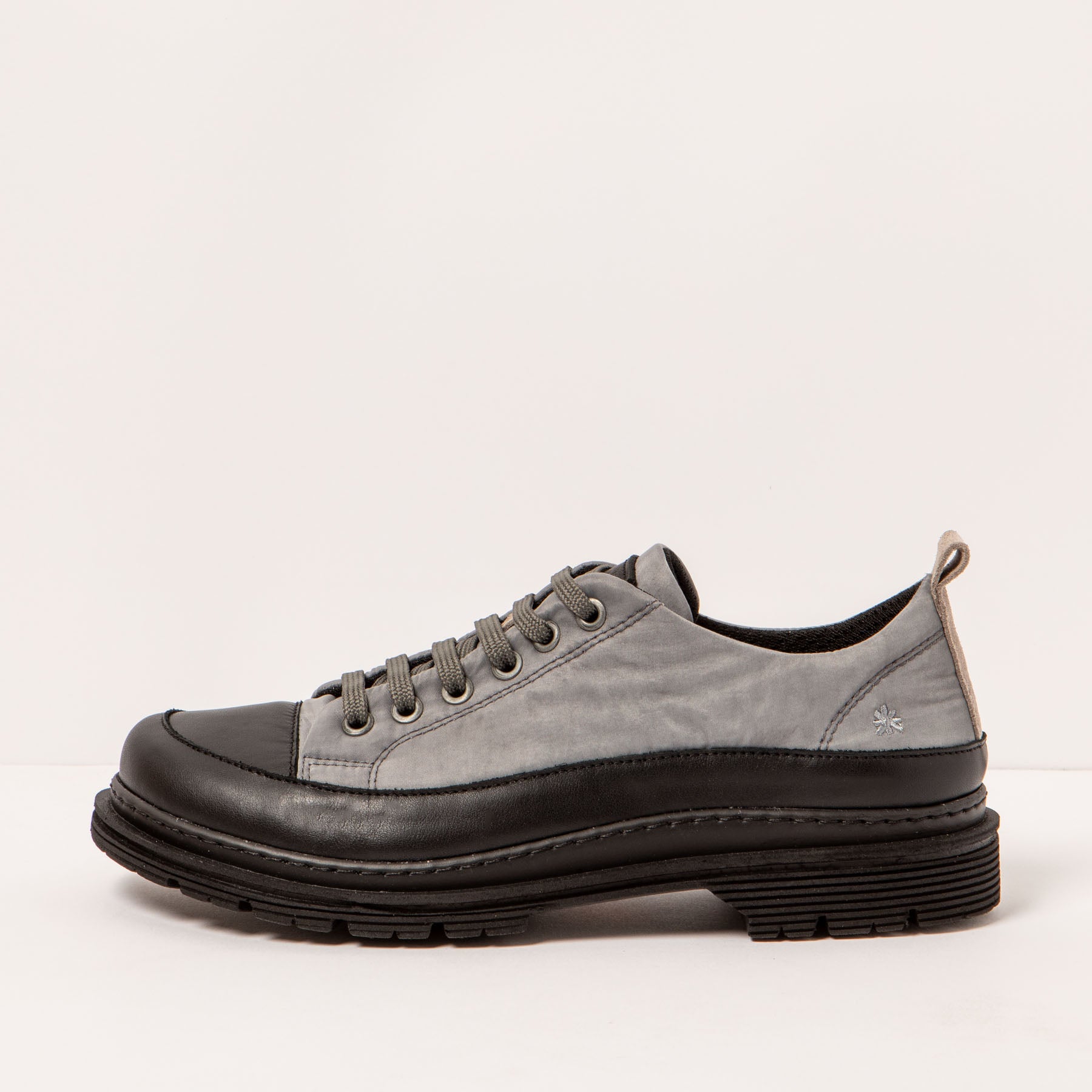 gid://shopify/Product/15694300479820_1