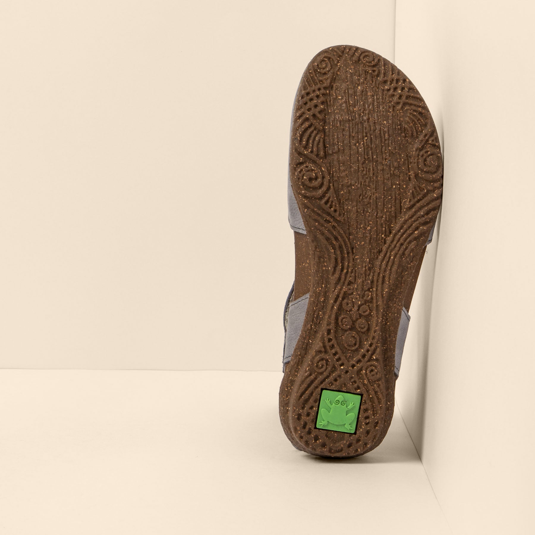 gid://shopify/Product/15700686831948_3