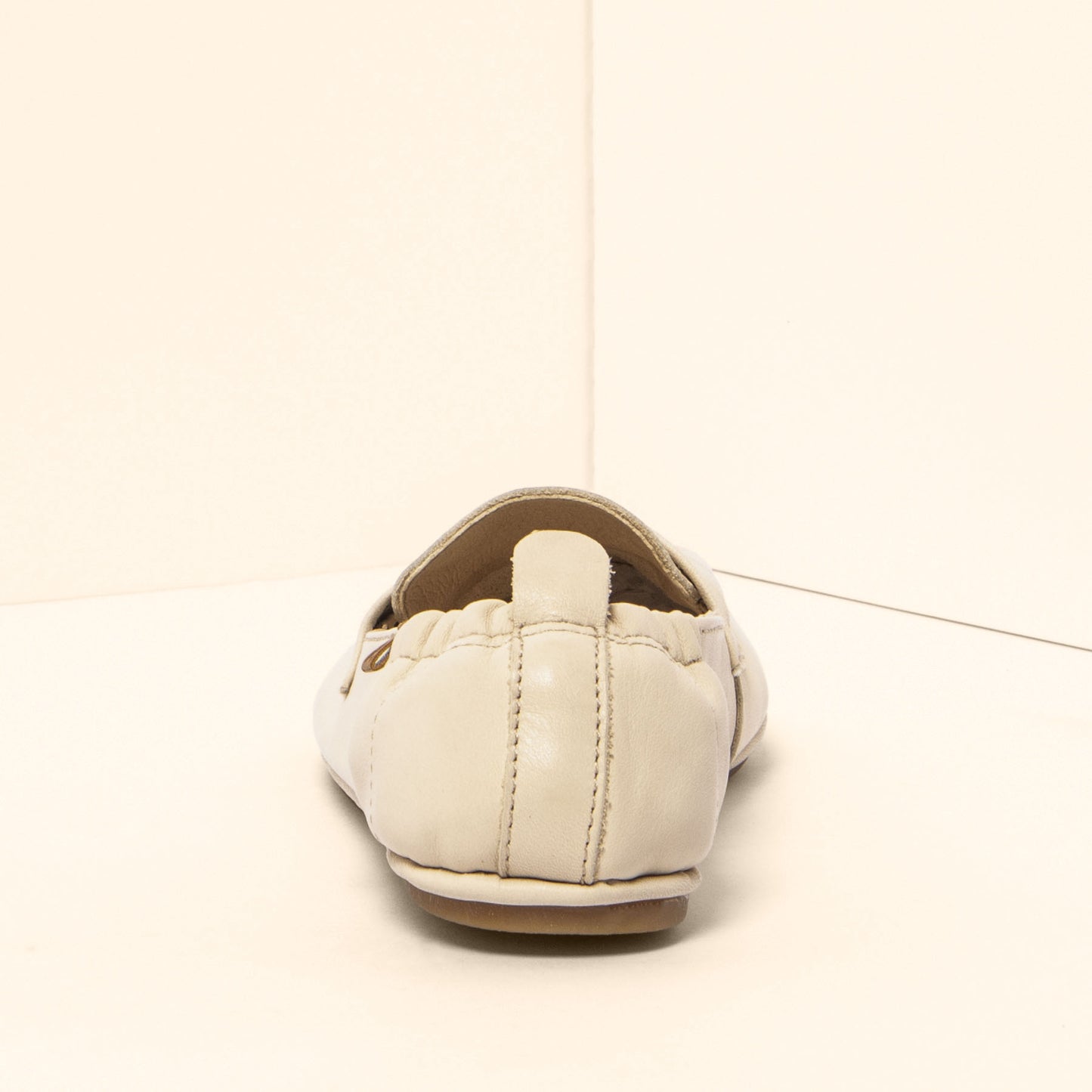 gid://shopify/Product/15700551401804_5